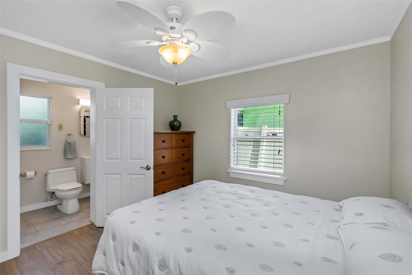 Image 35 of 59 For 2801 Miriam Street S