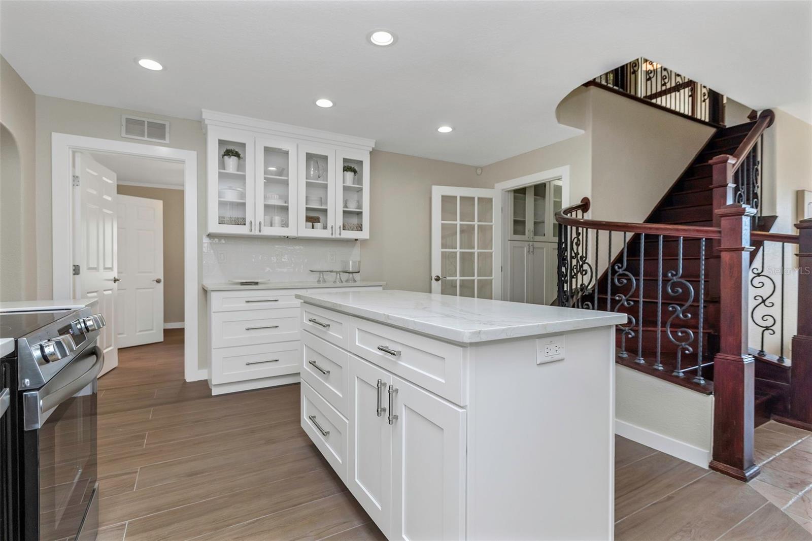 Image 9 of 59 For 2801 Miriam Street S