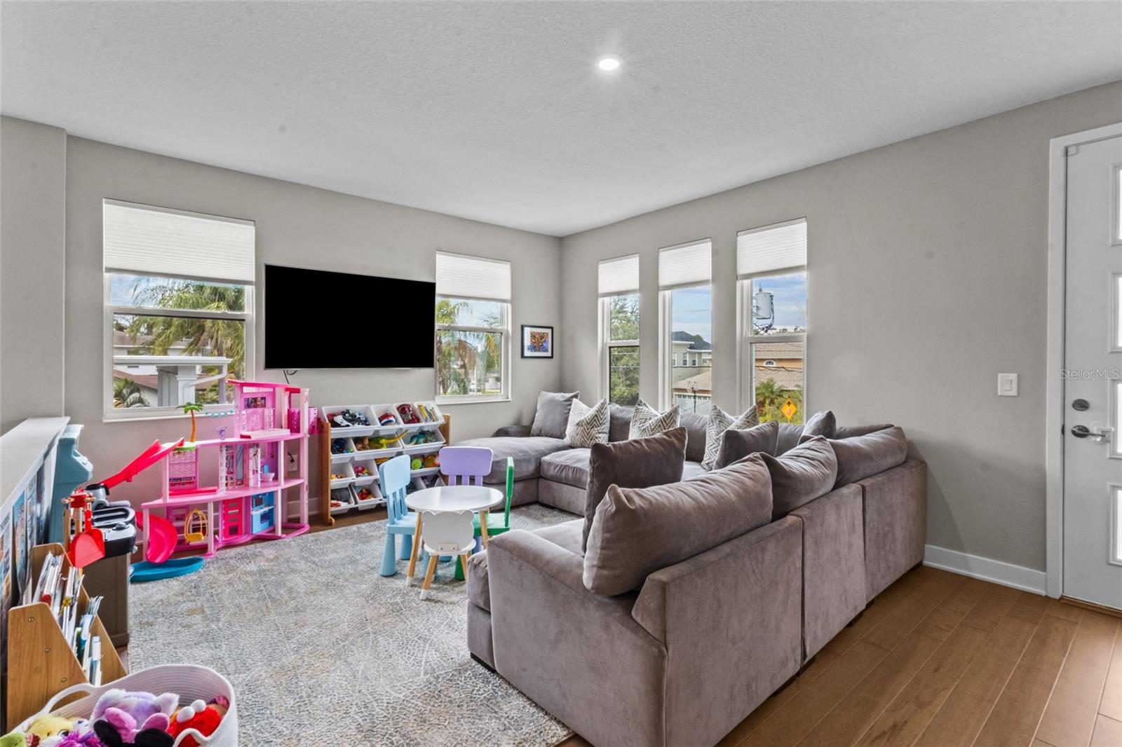 Image 21 of 49 For 4104 Cleveland Street