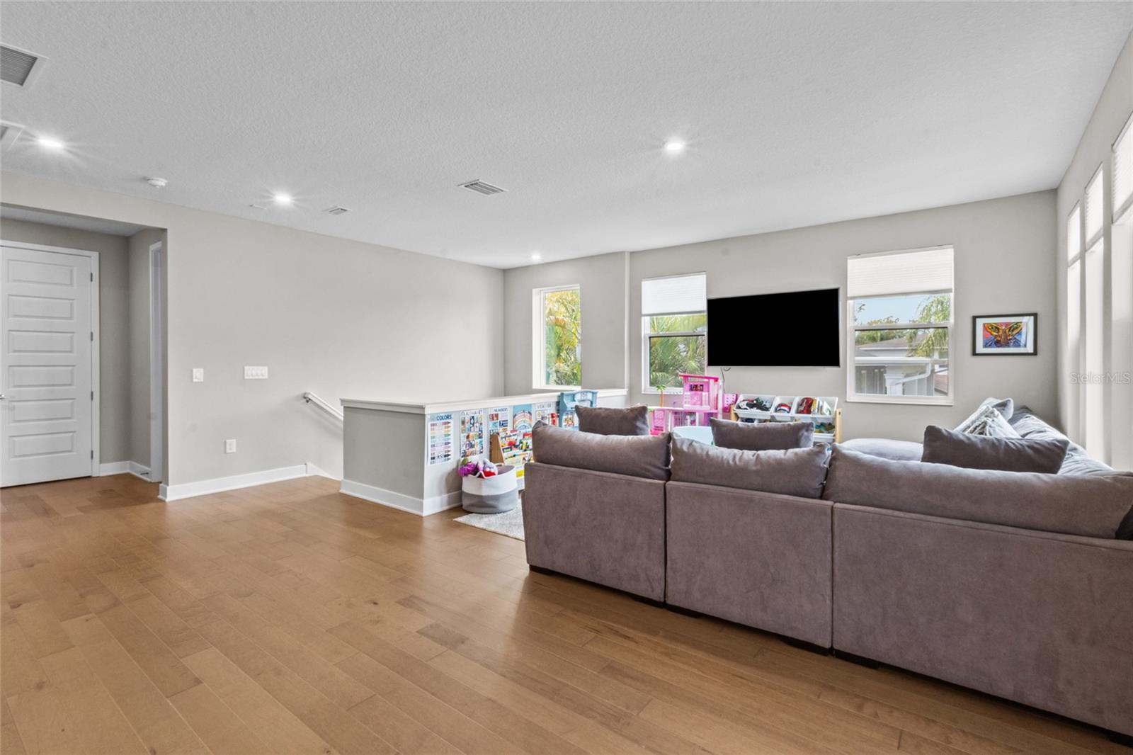 Image 23 of 49 For 4104 Cleveland Street