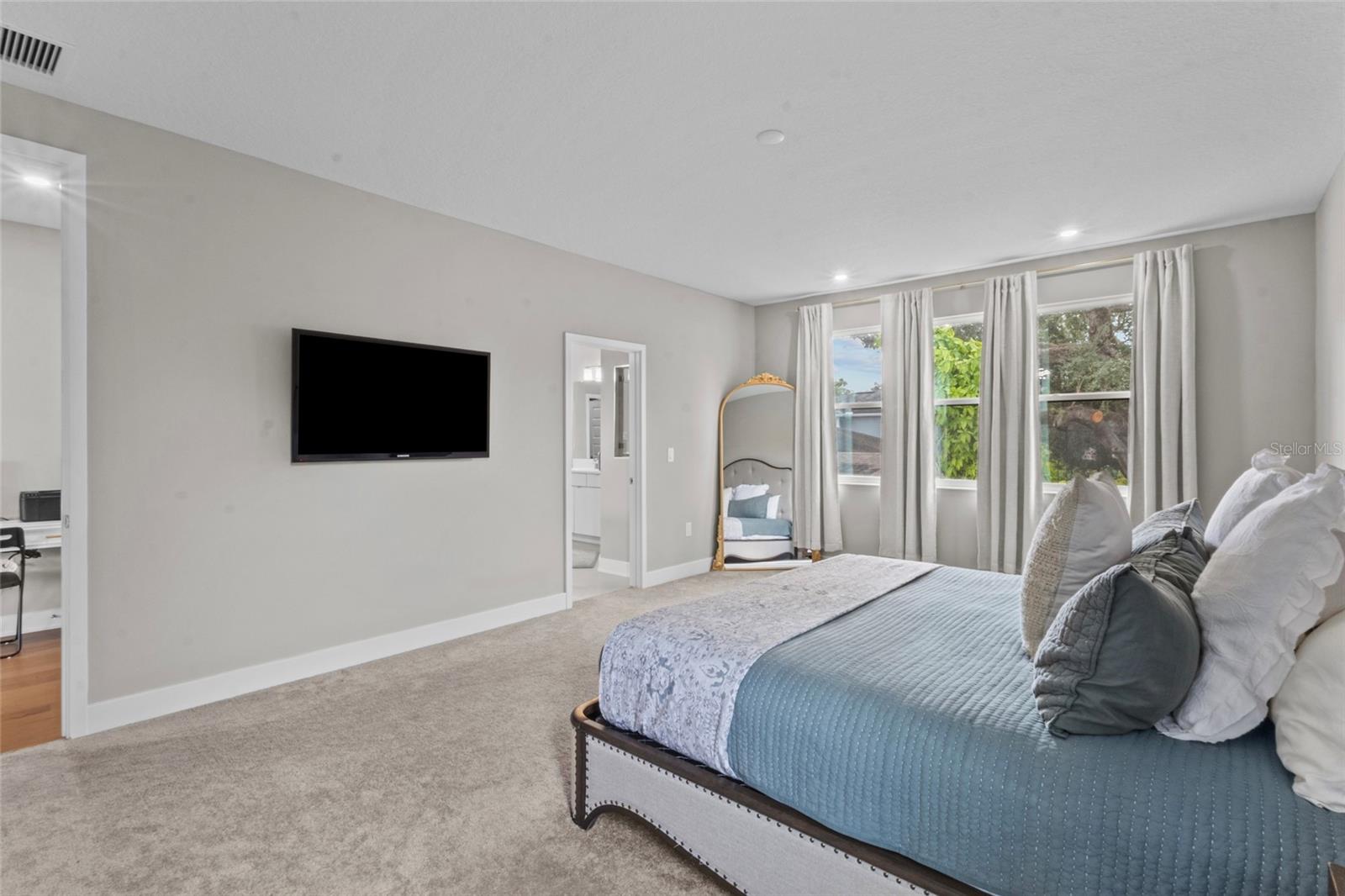 Image 27 of 49 For 4104 Cleveland Street