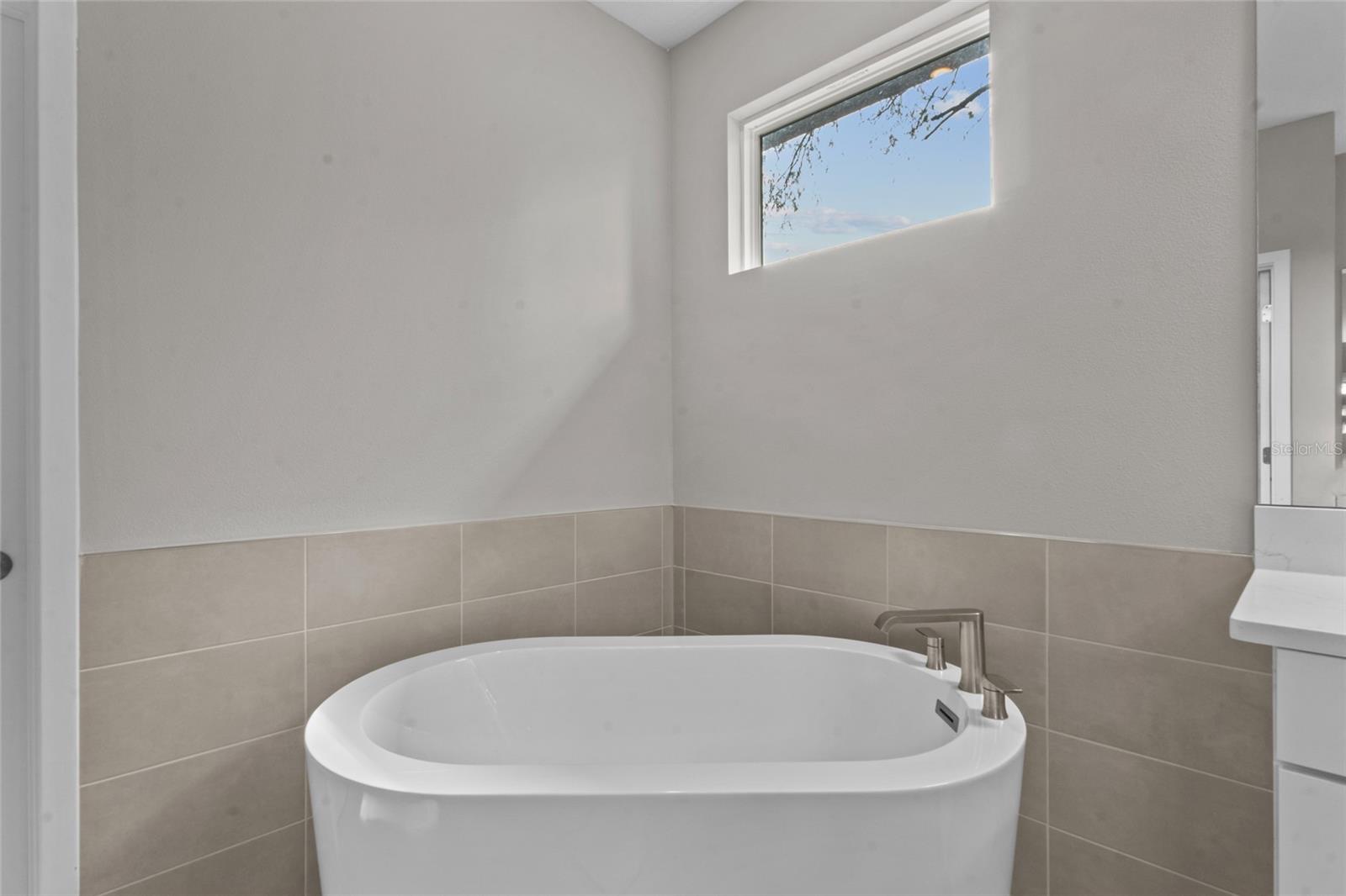 Image 33 of 49 For 4104 Cleveland Street