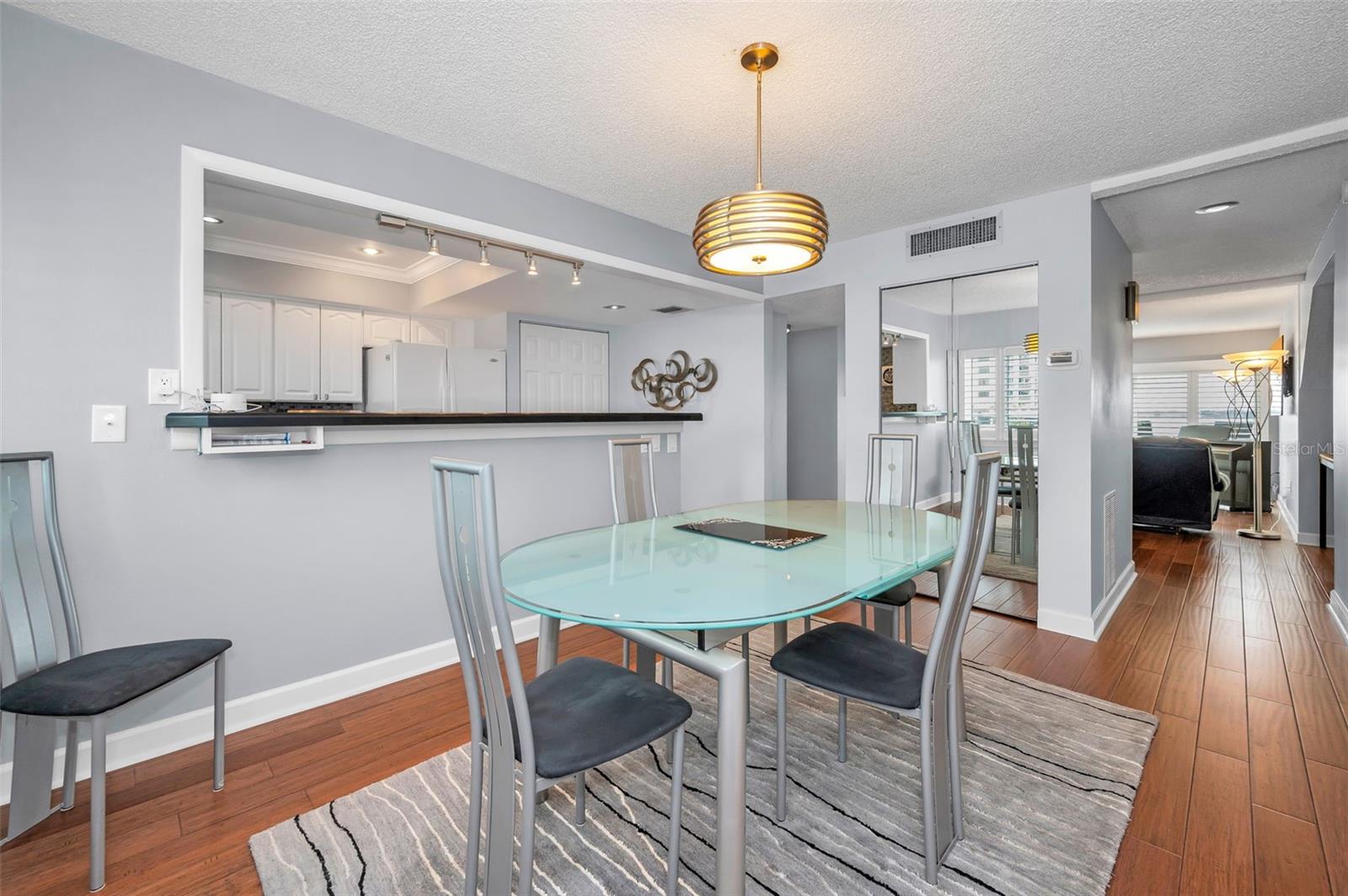 Image 33 of 84 For 1451 Gulf Boulevard 207