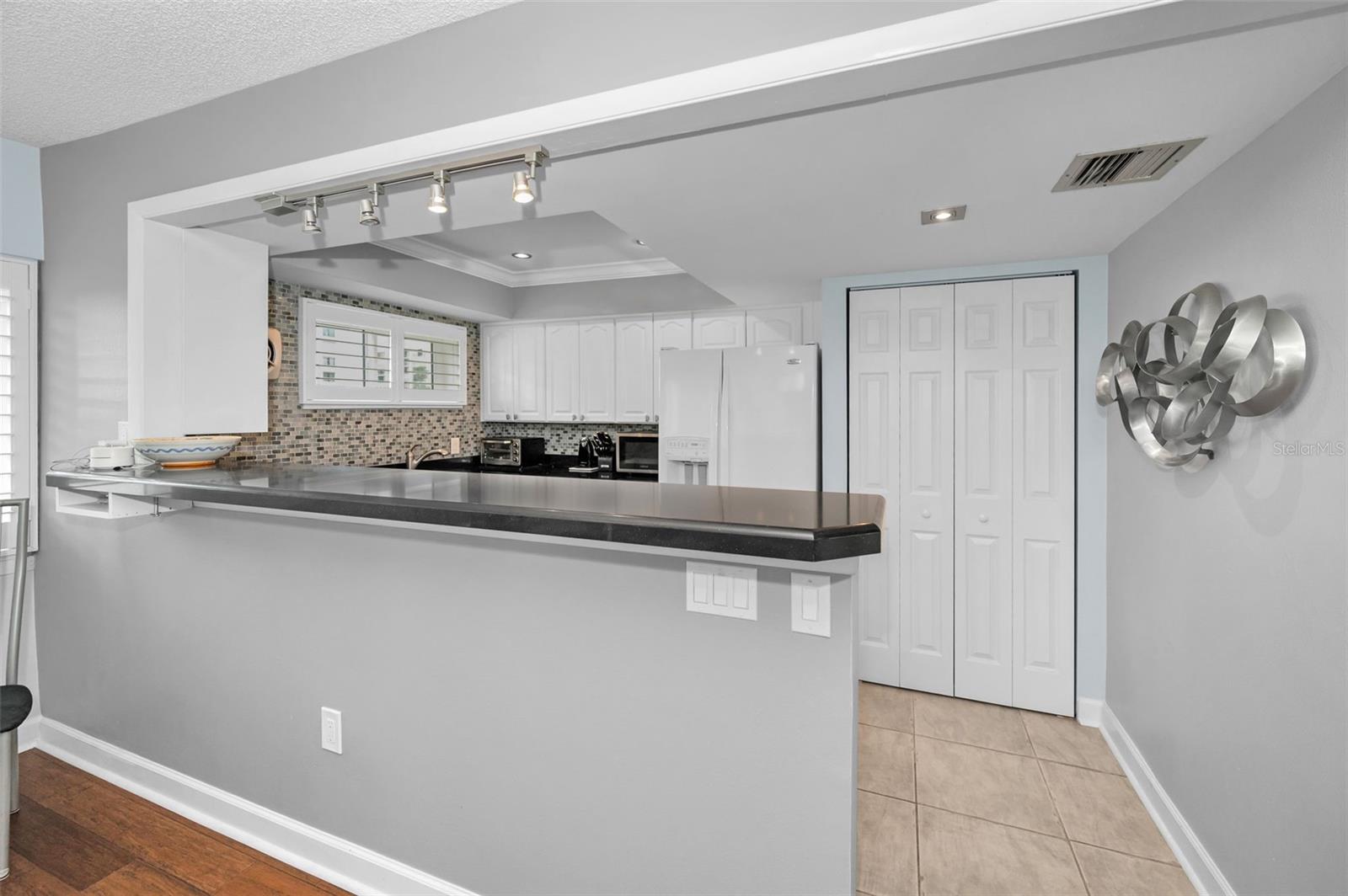 Image 35 of 84 For 1451 Gulf Boulevard 207