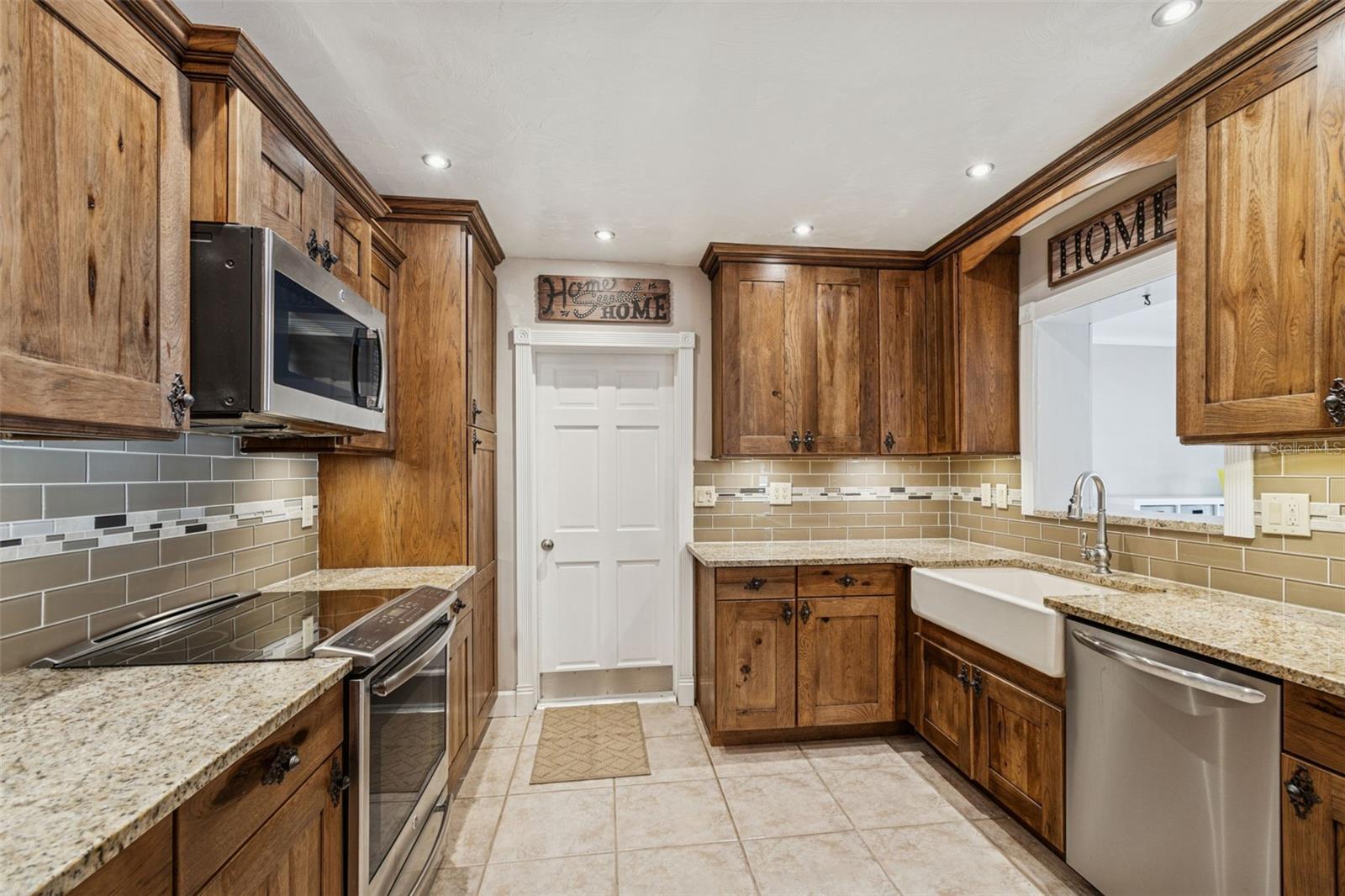 Image 15 of 37 For 461 Deville Drive E