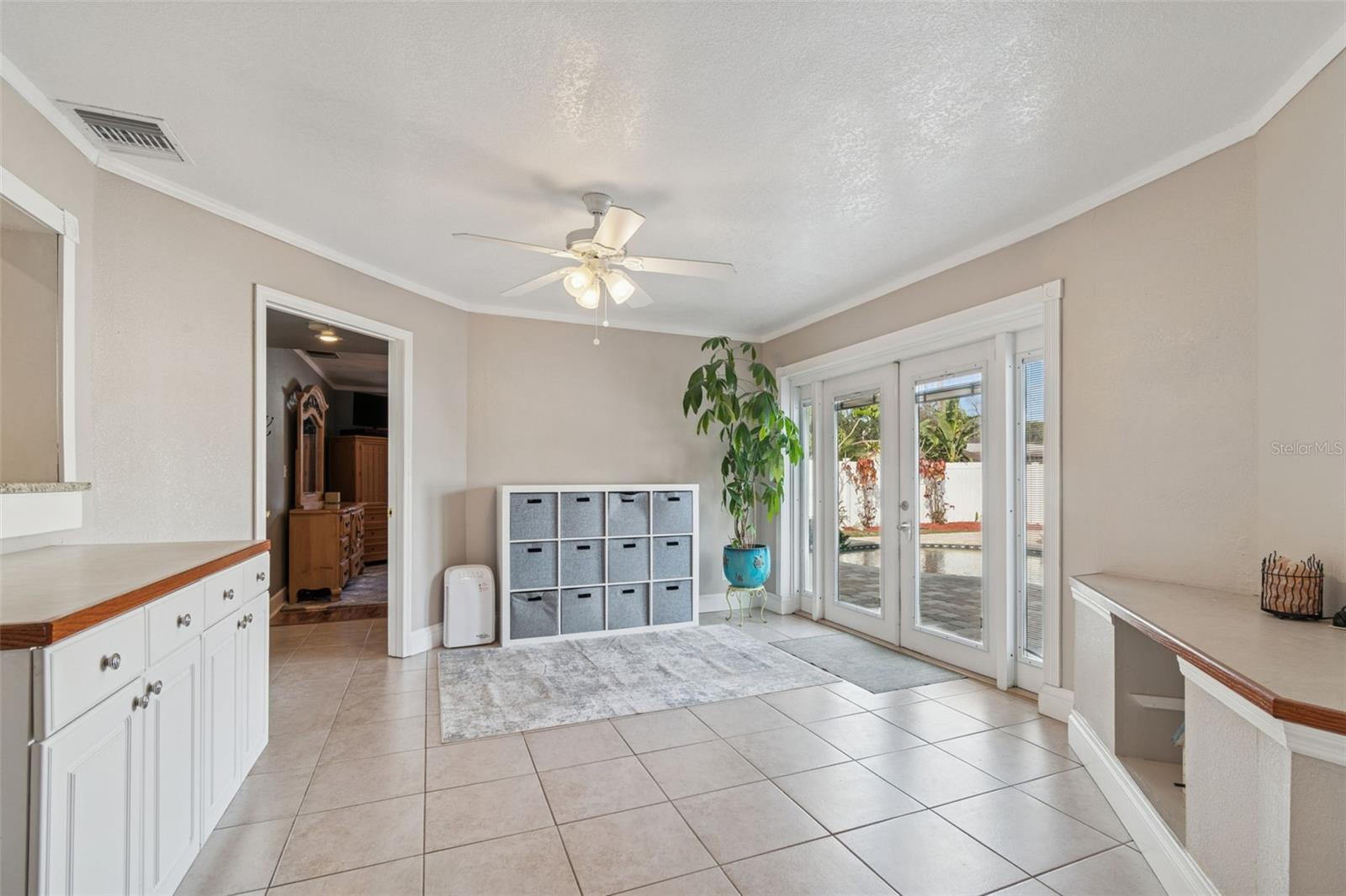 Image 18 of 37 For 461 Deville Drive E