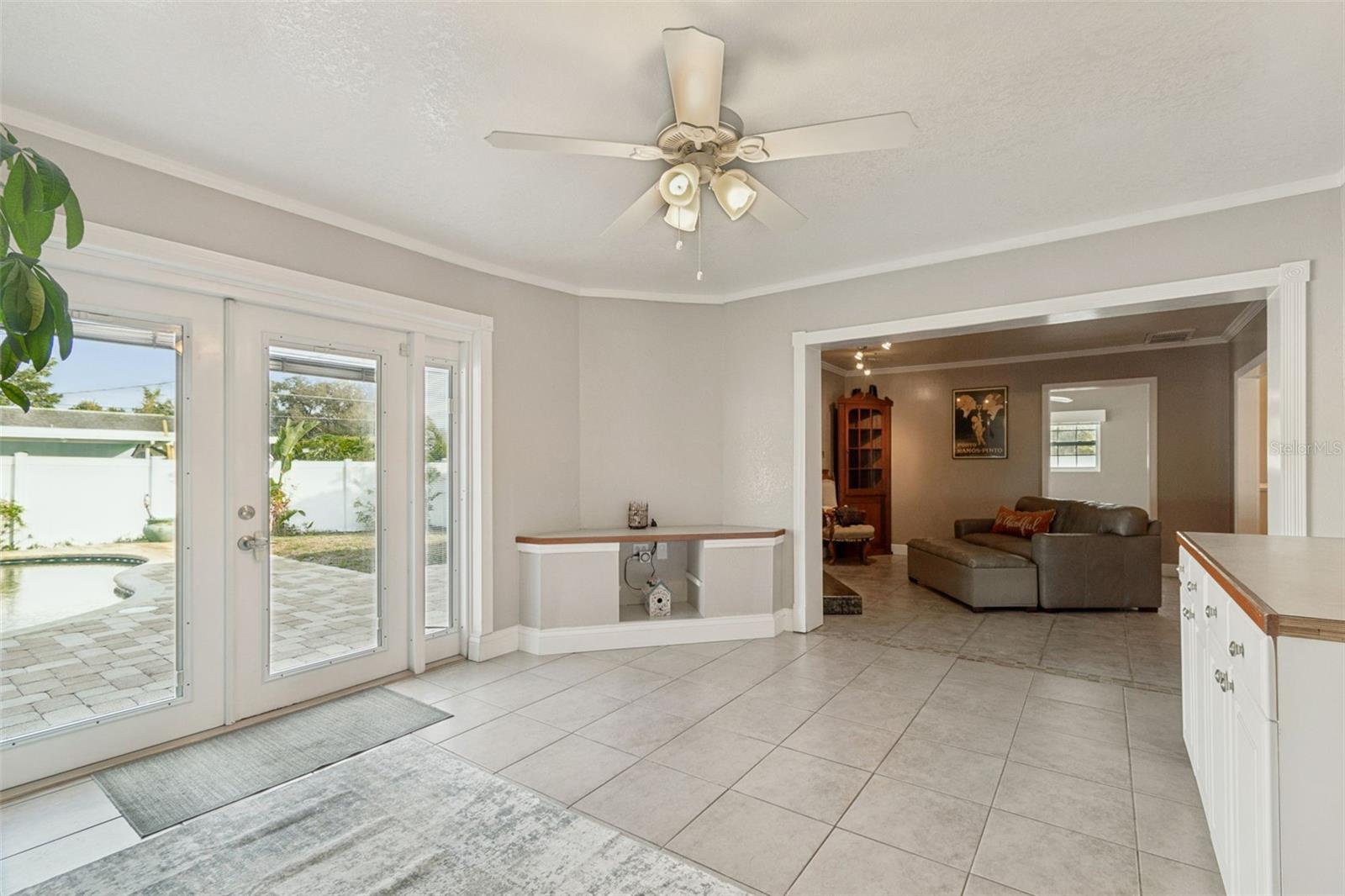 Image 19 of 37 For 461 Deville Drive E