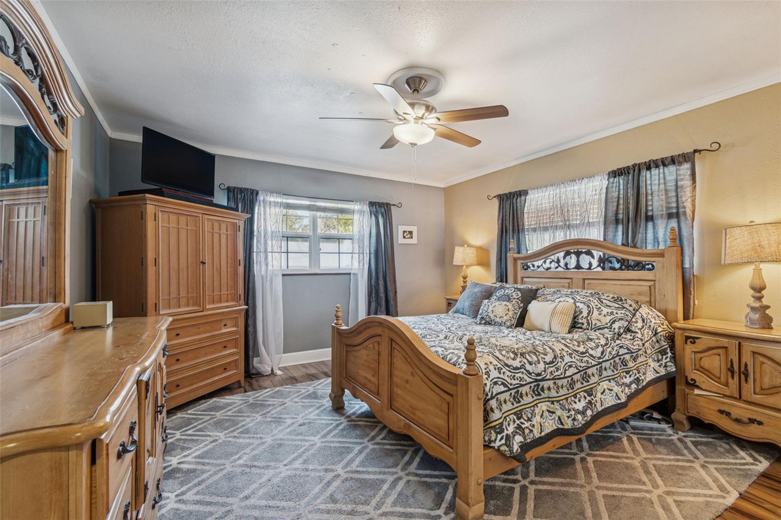 Image 20 of 37 For 461 Deville Drive E