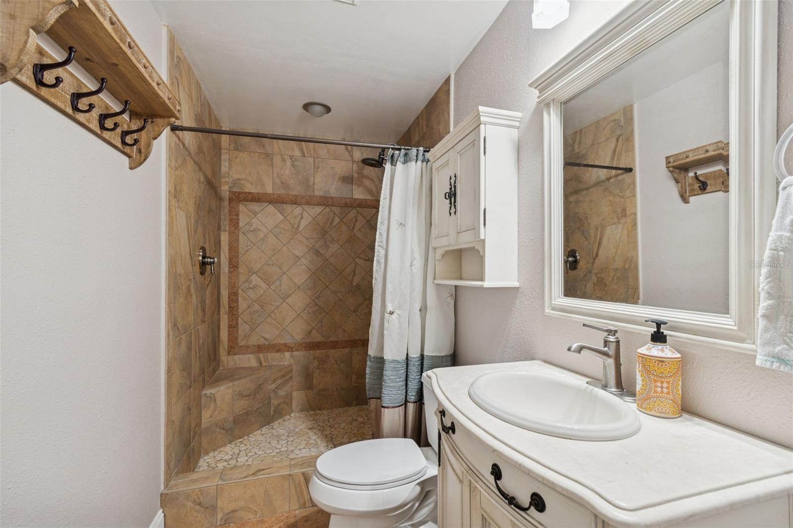 Image 22 of 37 For 461 Deville Drive E