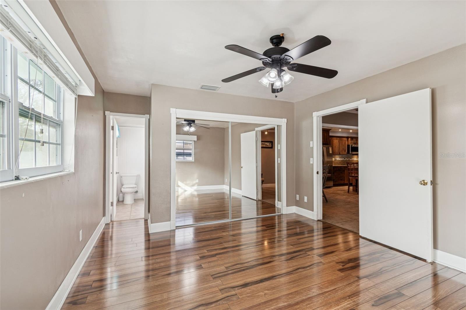 Image 25 of 37 For 461 Deville Drive E