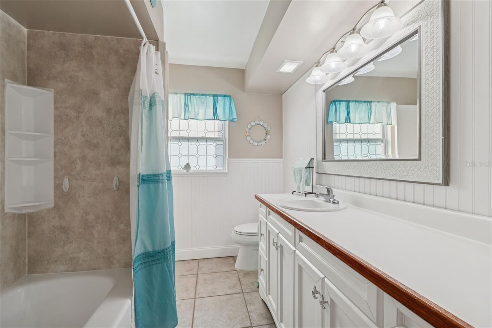 Image 26 of 37 For 461 Deville Drive E