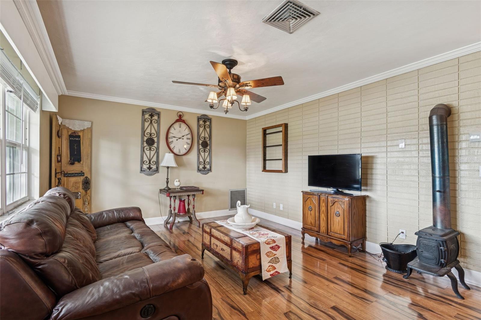 Image 6 of 37 For 461 Deville Drive E