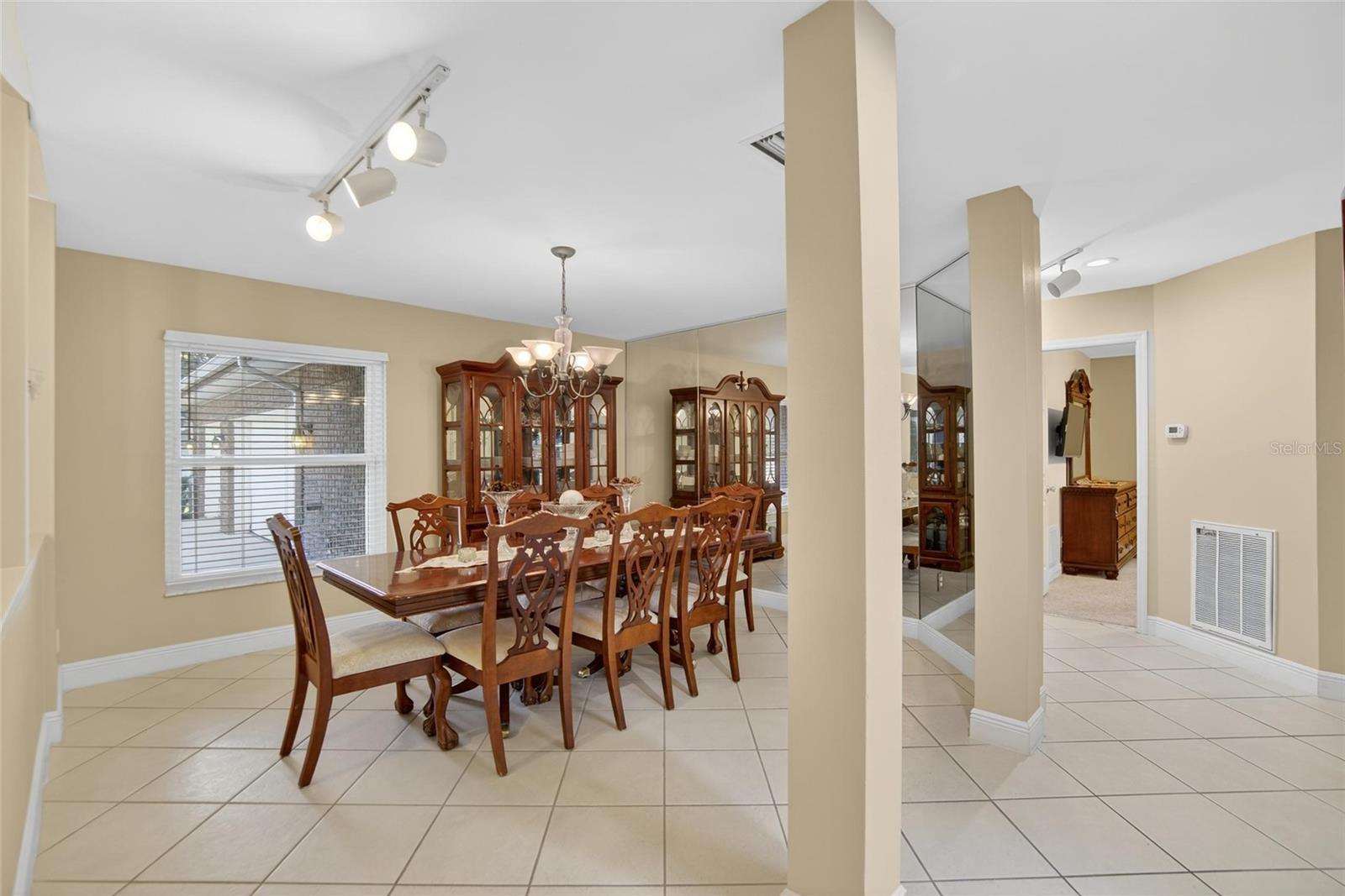 Image 11 of 99 For 133 Barrington Drive