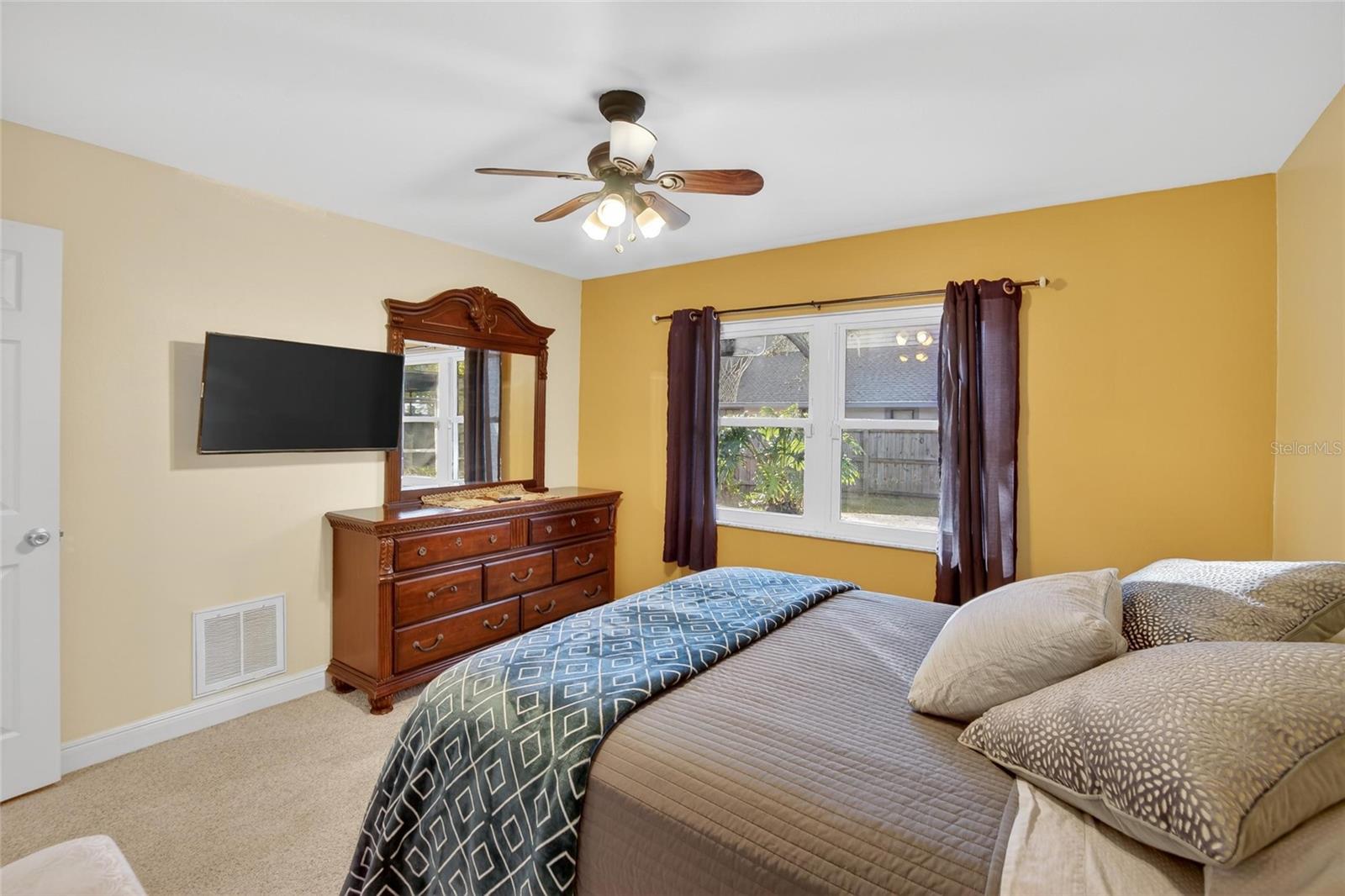 Image 35 of 99 For 133 Barrington Drive