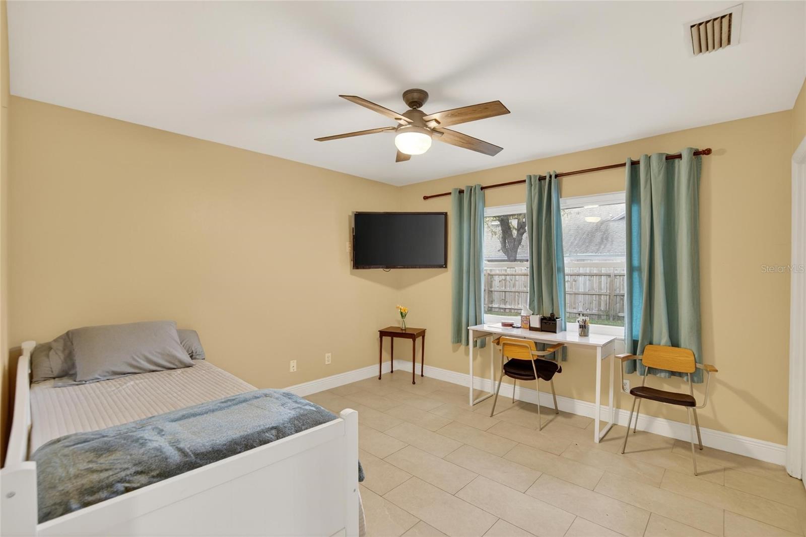 Image 41 of 99 For 133 Barrington Drive