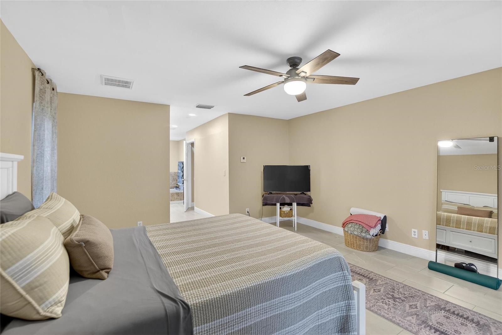 Image 46 of 99 For 133 Barrington Drive