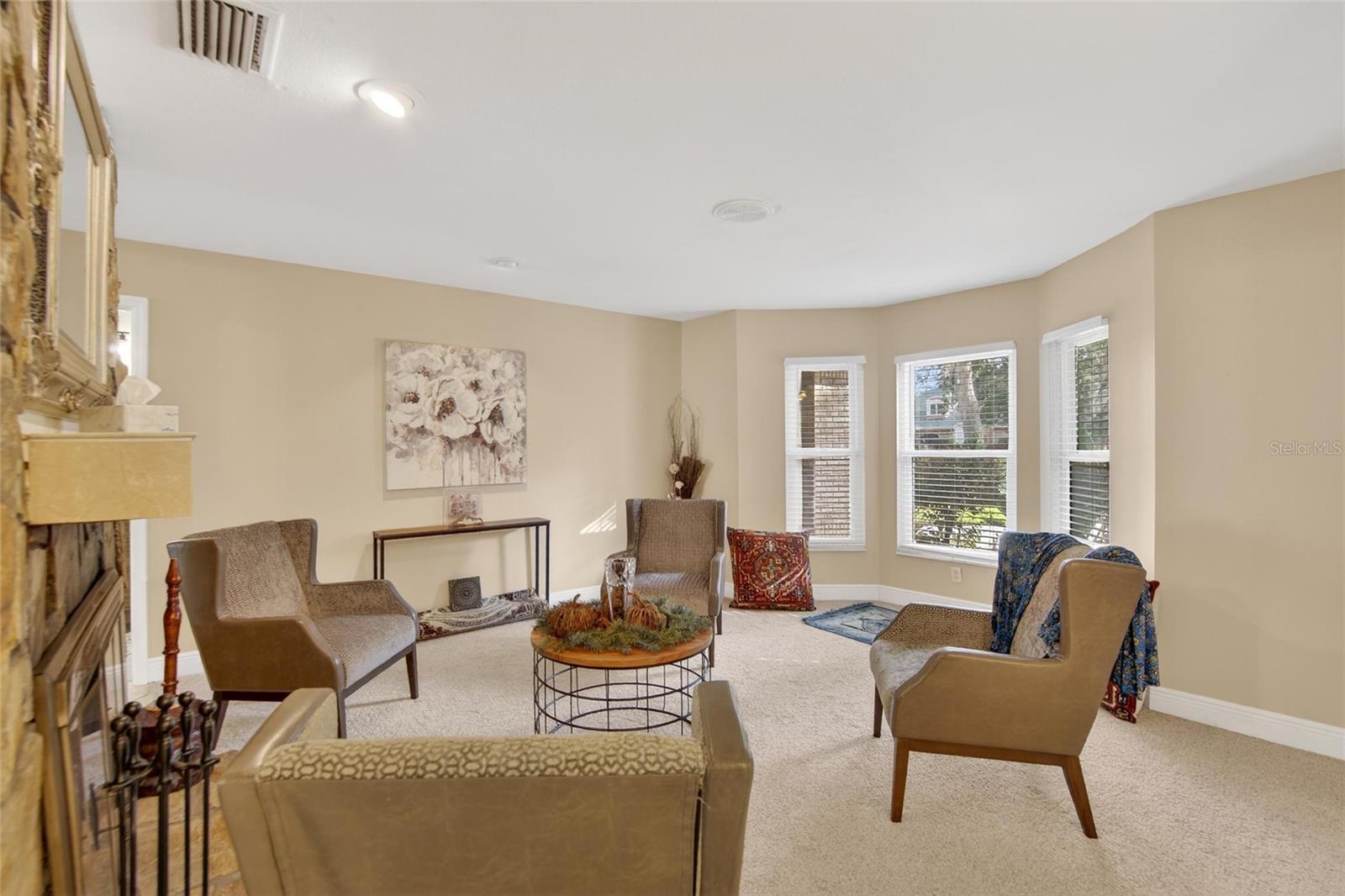 Image 7 of 99 For 133 Barrington Drive