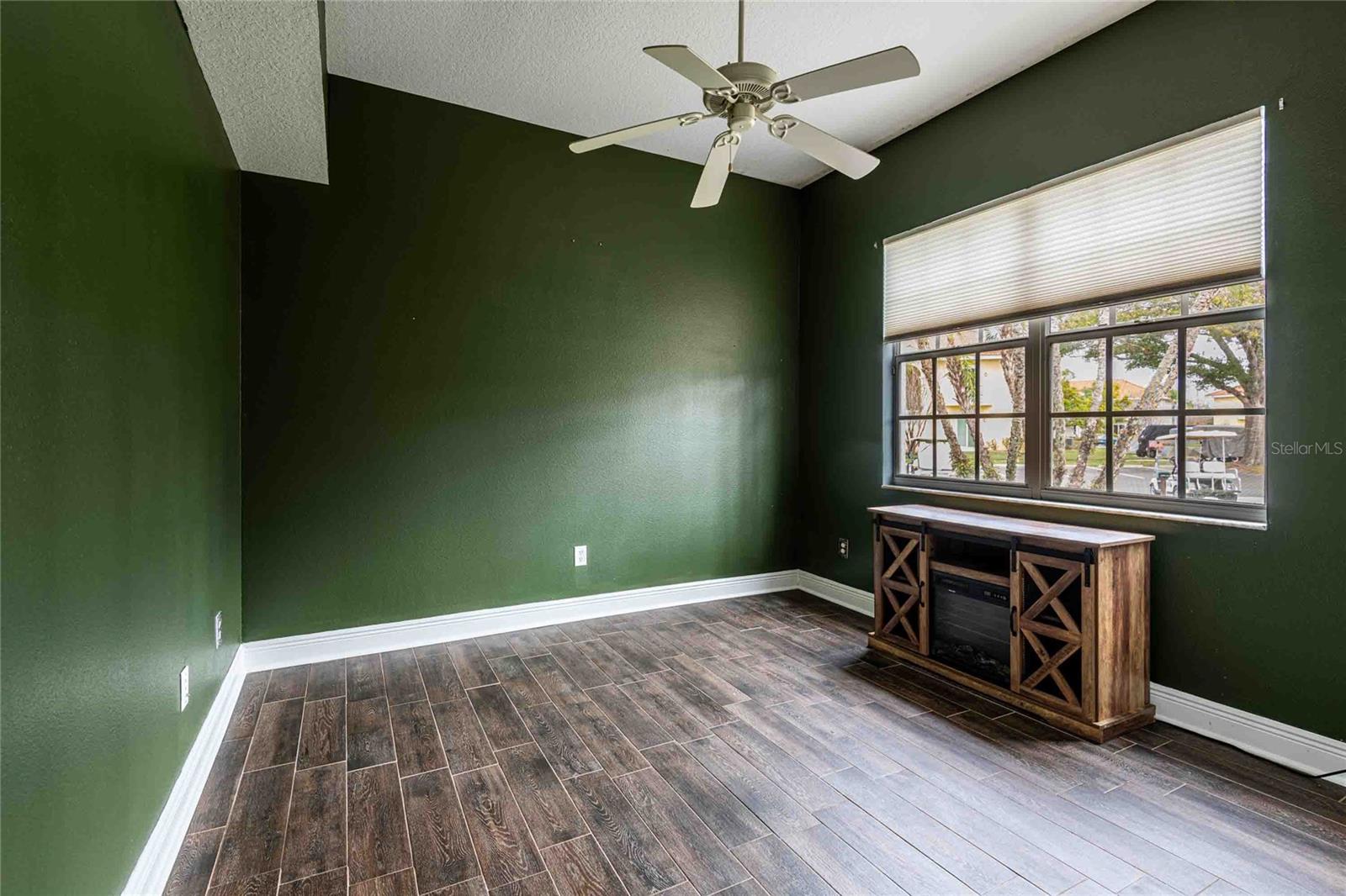 Image 19 of 32 For 21032 Picasso Court 106