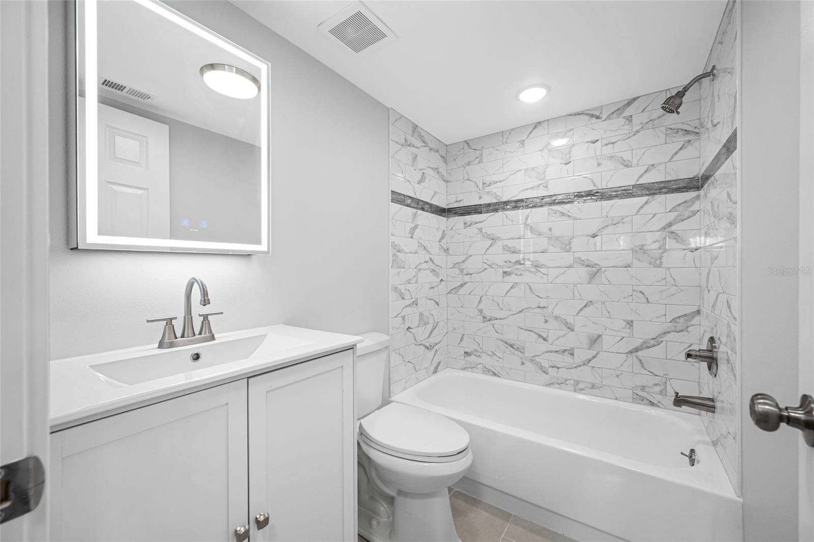 Image 23 of 35 For 5860 38th Avenue N 34