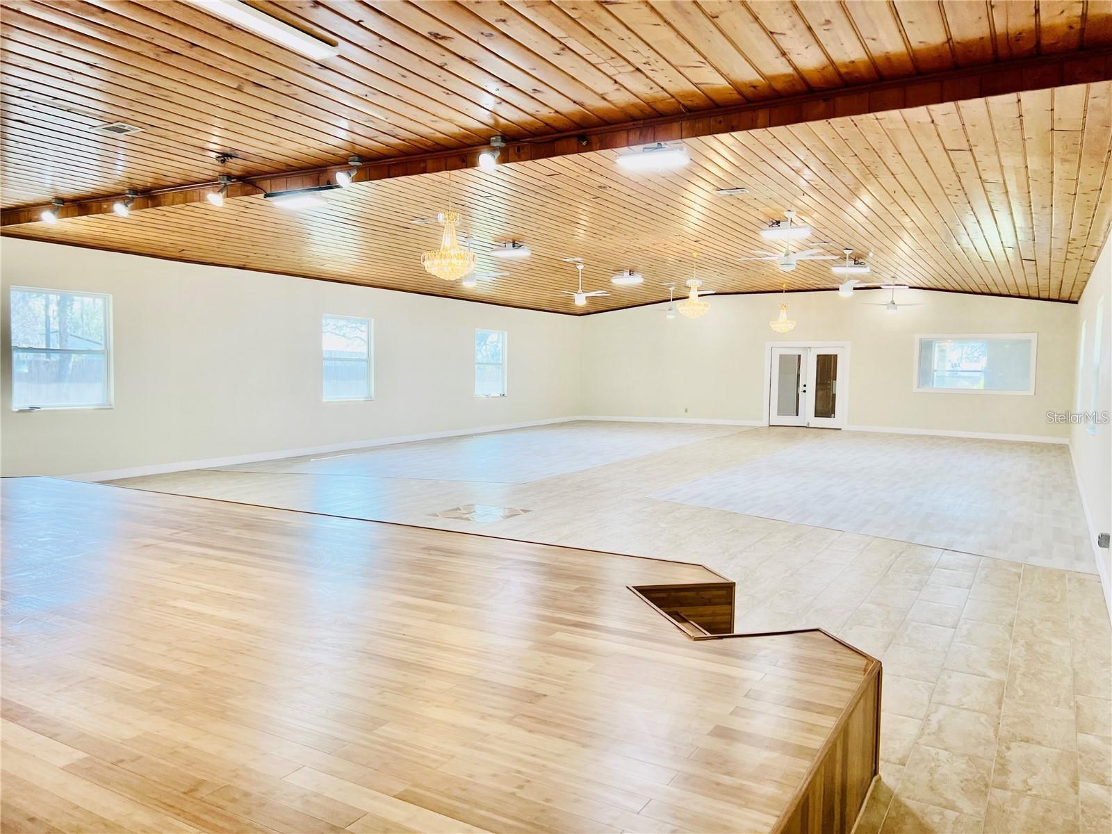 Image 16 of 39 For 8152 Cherokee Avenue