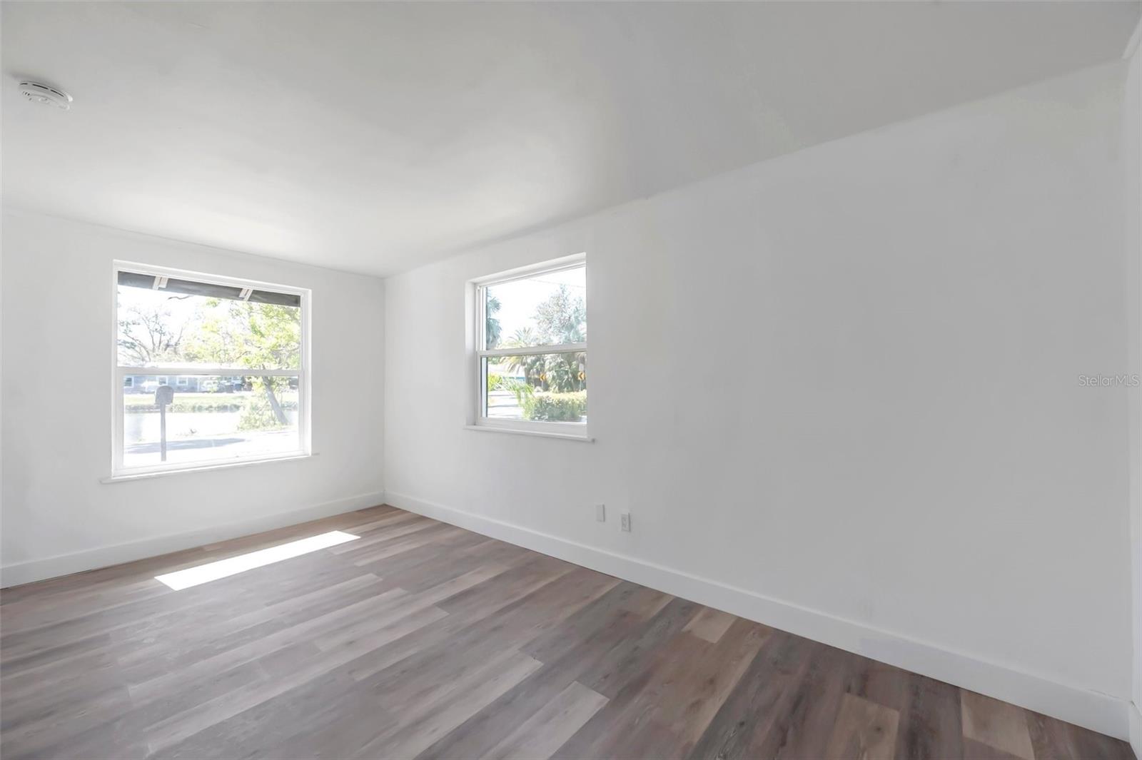 Image 11 of 33 For 921 7th Street Nw