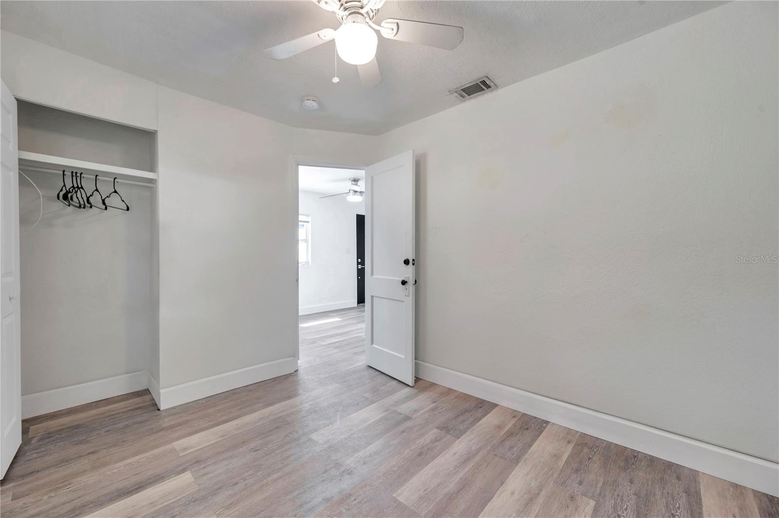 Image 13 of 33 For 921 7th Street Nw