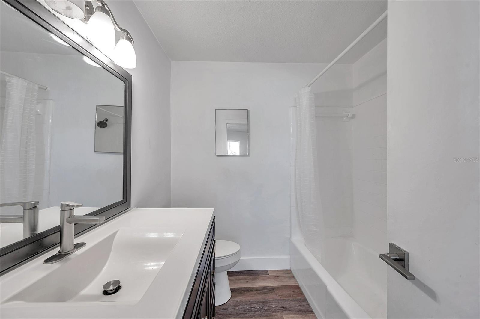 Image 23 of 33 For 921 7th Street Nw