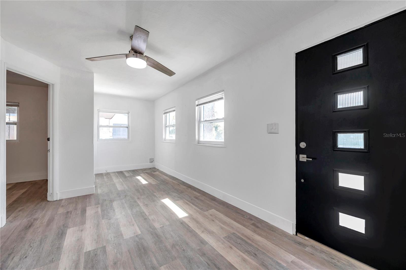 Image 6 of 33 For 921 7th Street Nw