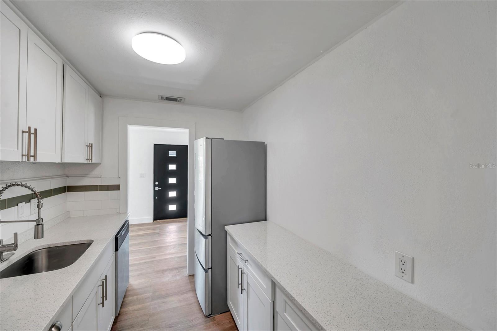 Image 9 of 33 For 921 7th Street Nw