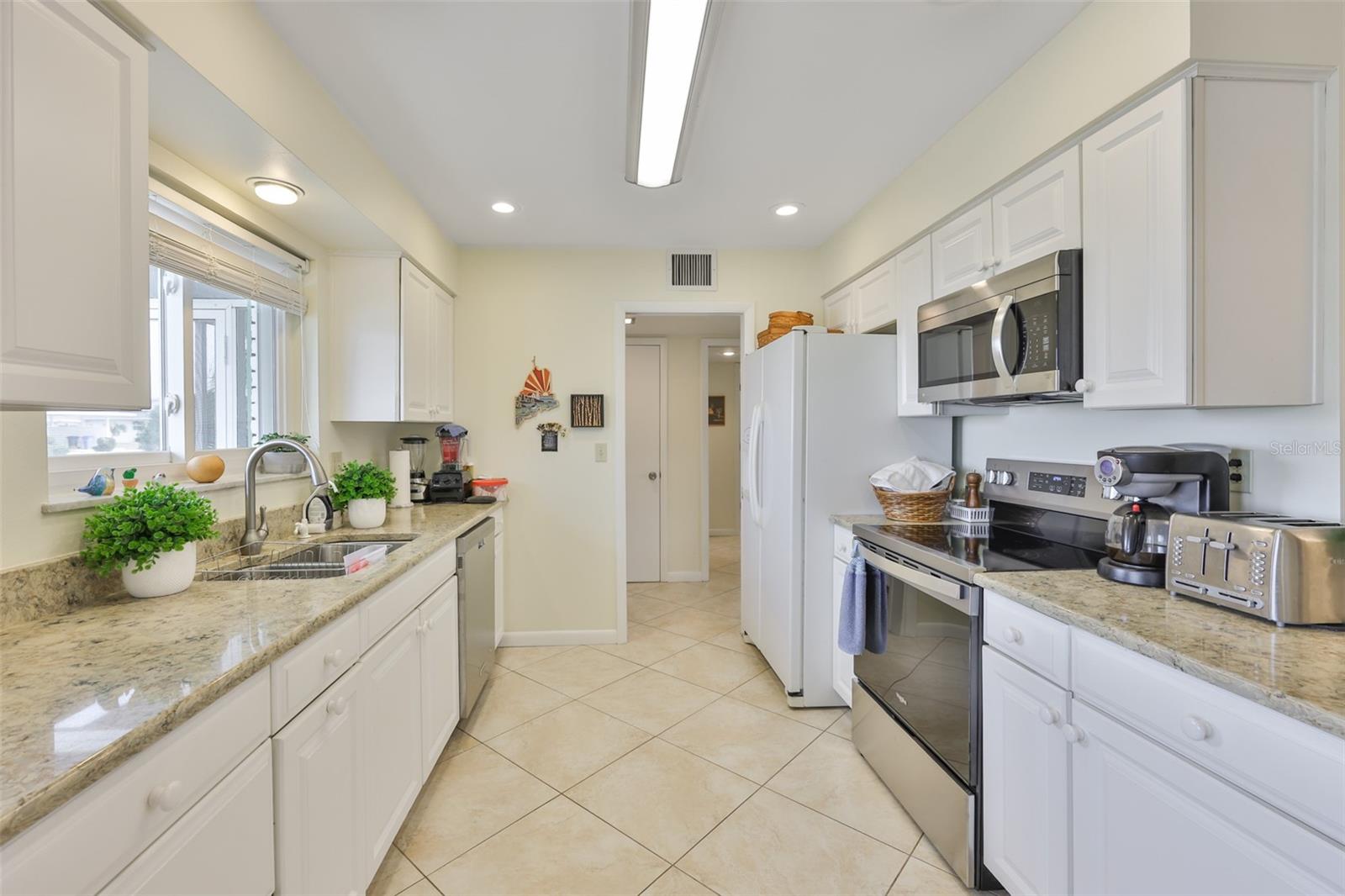 Image 14 of 51 For 1520 Danbury Drive