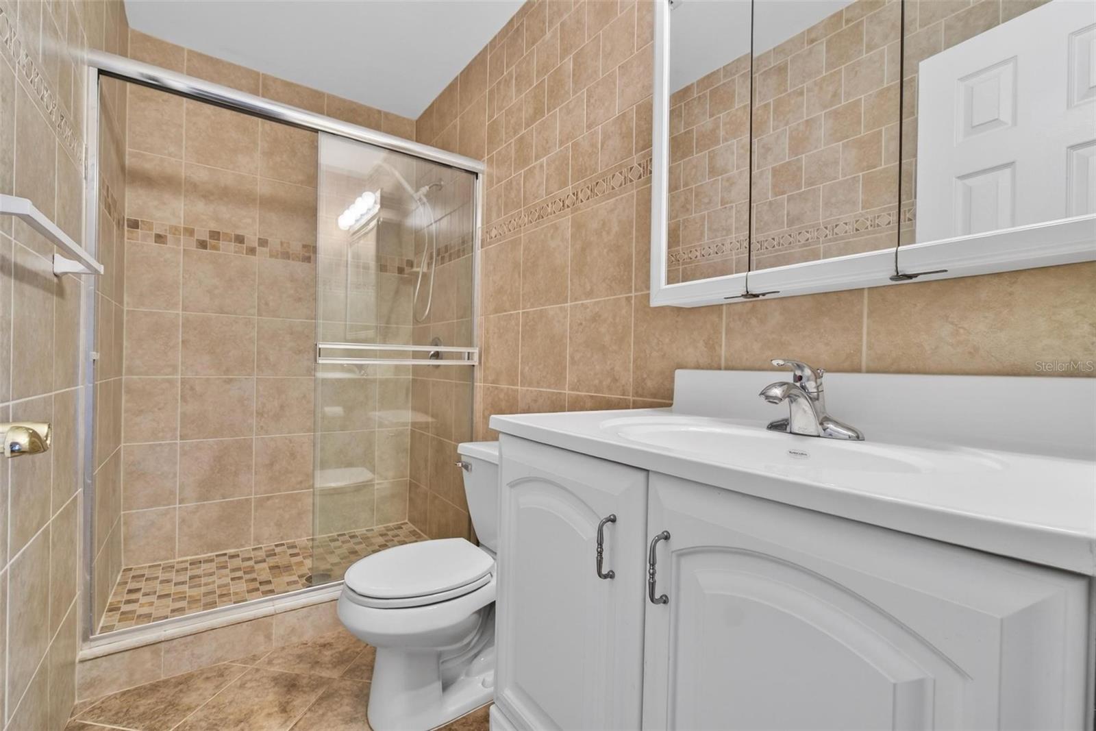 Image 15 of 41 For 2370 Jamaican Street 44