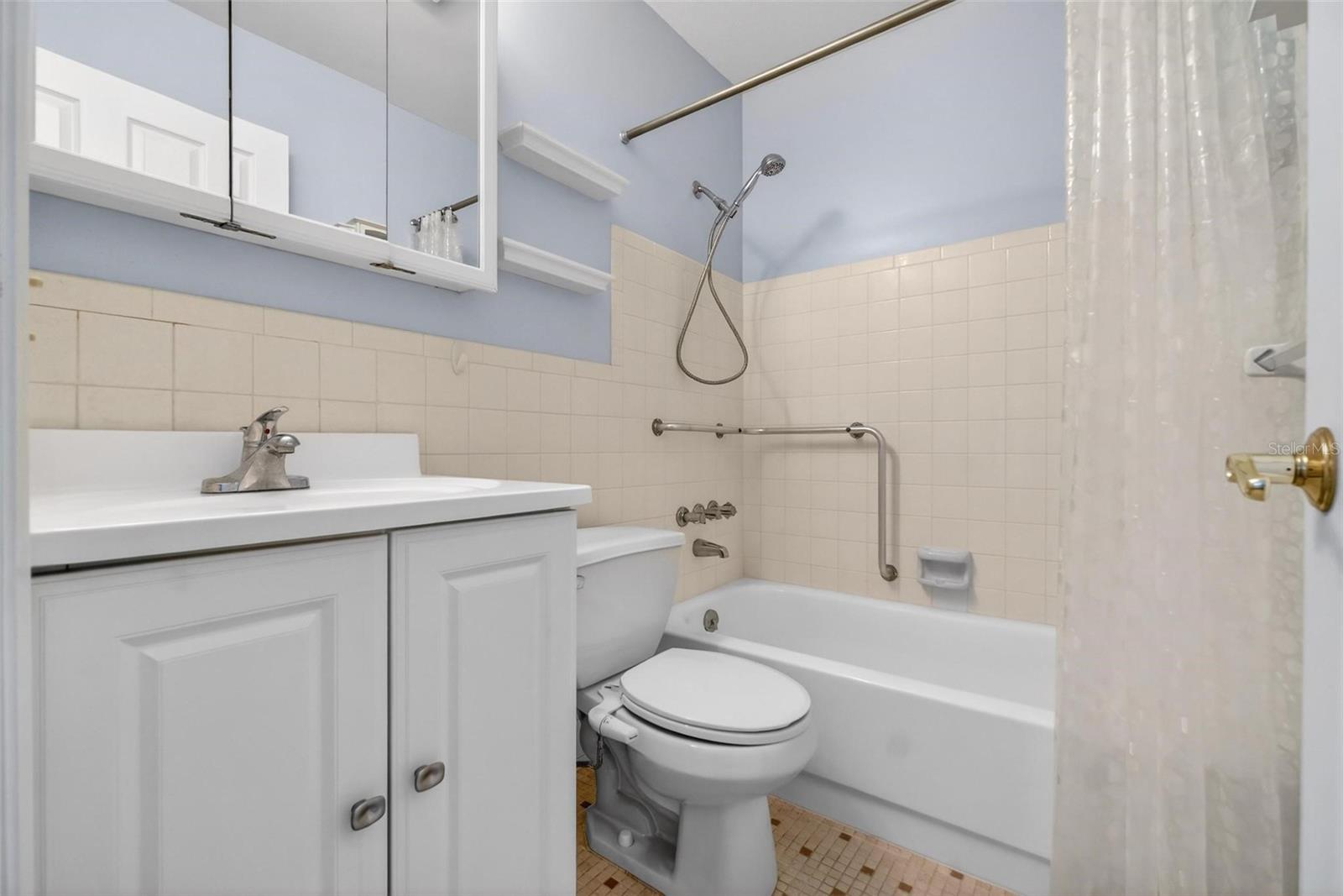 Image 17 of 41 For 2370 Jamaican Street 44