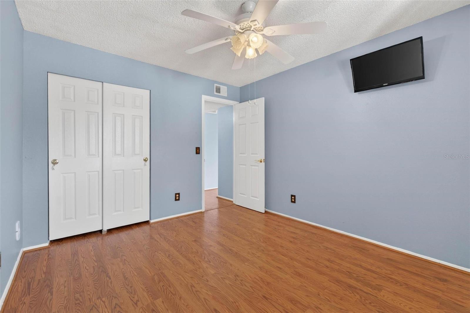 Image 19 of 41 For 2370 Jamaican Street 44