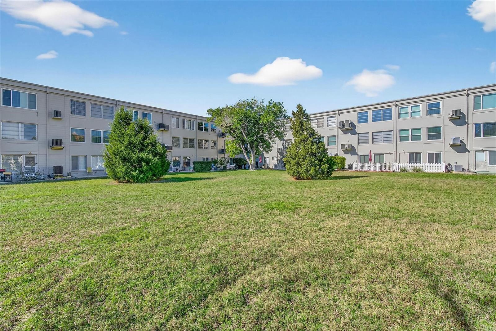 Image 20 of 41 For 2370 Jamaican Street 44