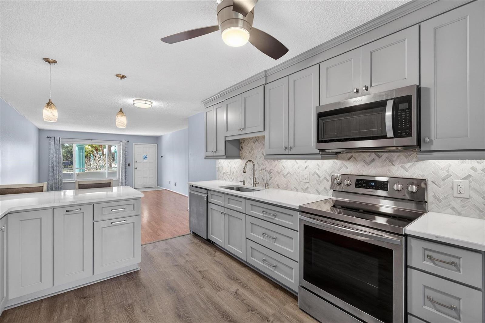 Image 8 of 41 For 2370 Jamaican Street 44