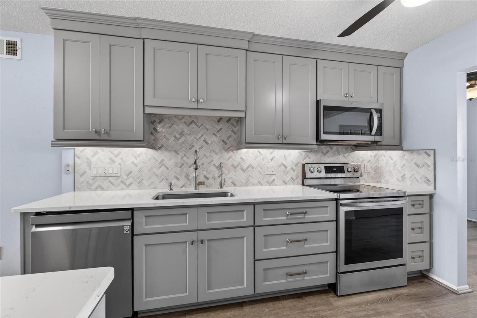 Image 9 of 41 For 2370 Jamaican Street 44