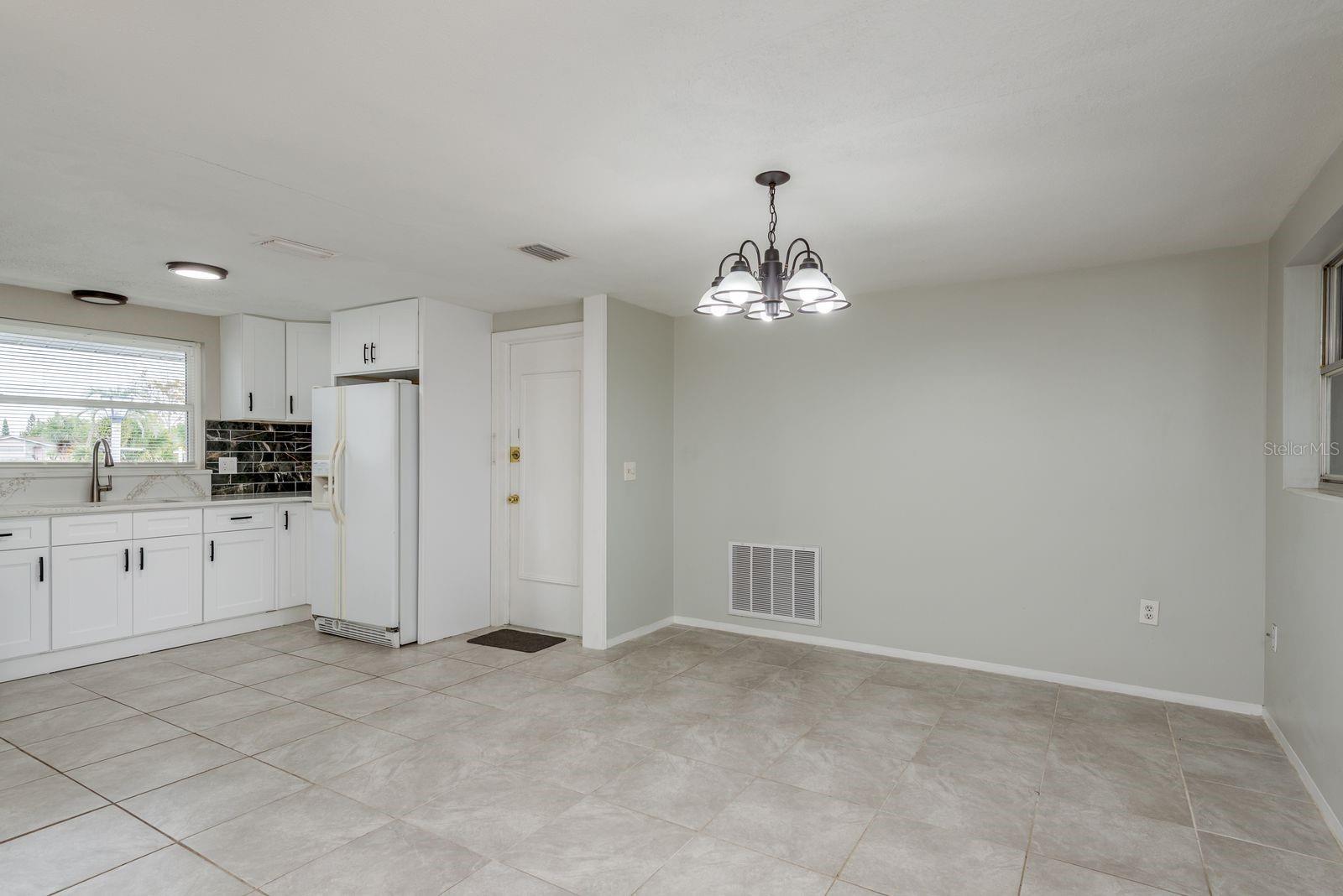 Image 11 of 29 For 10521 Oak Hill Drive