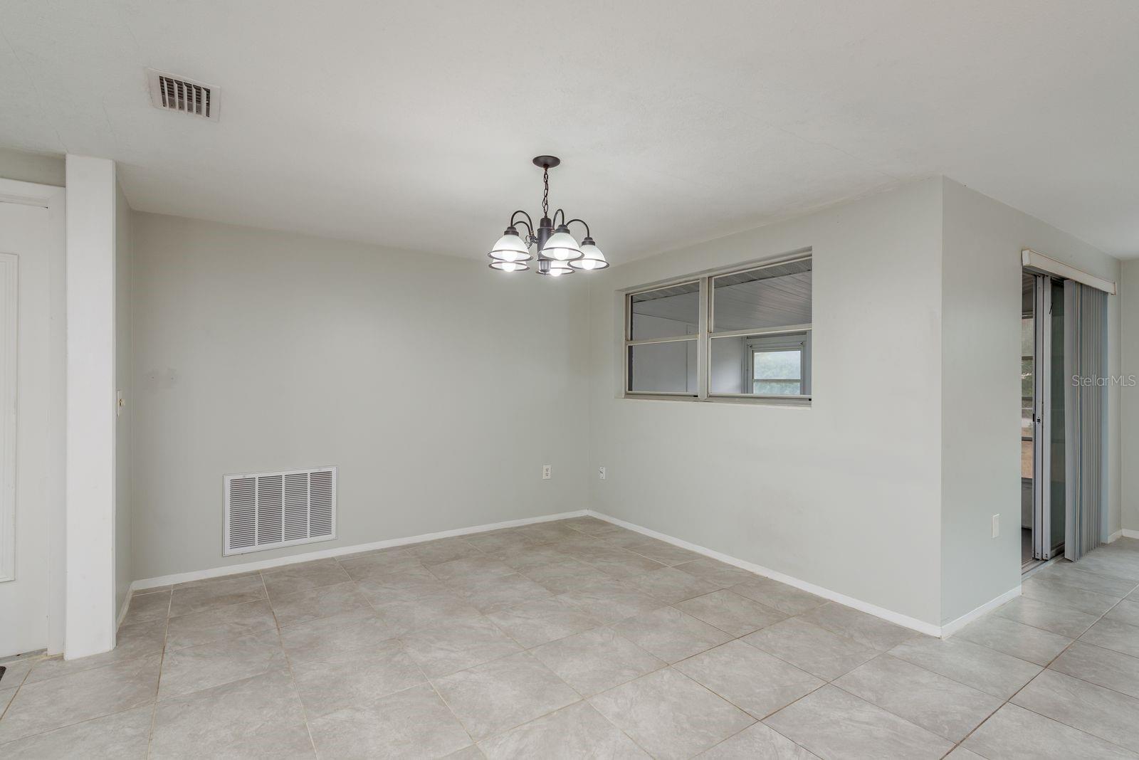 Image 12 of 29 For 10521 Oak Hill Drive