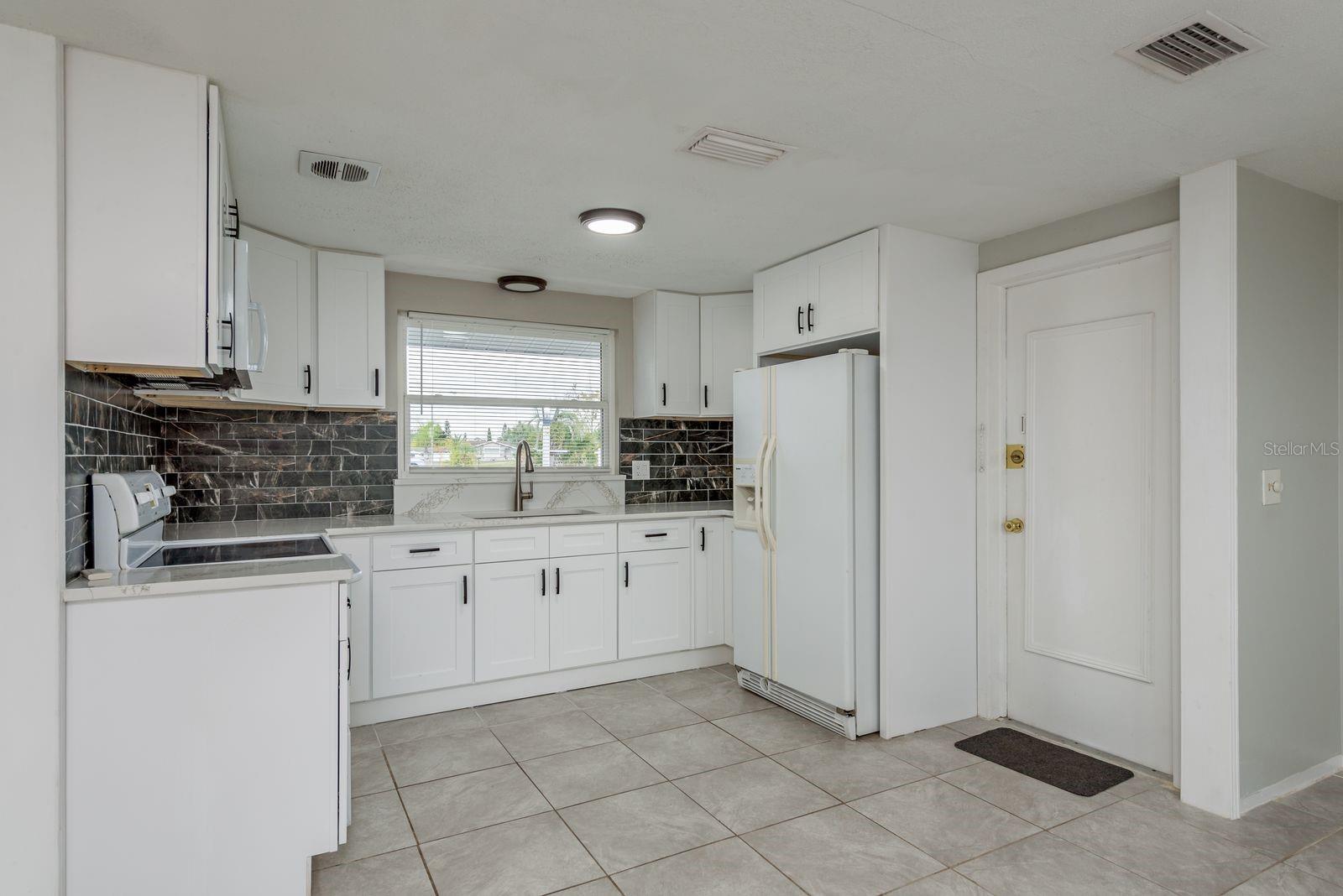 Image 13 of 29 For 10521 Oak Hill Drive