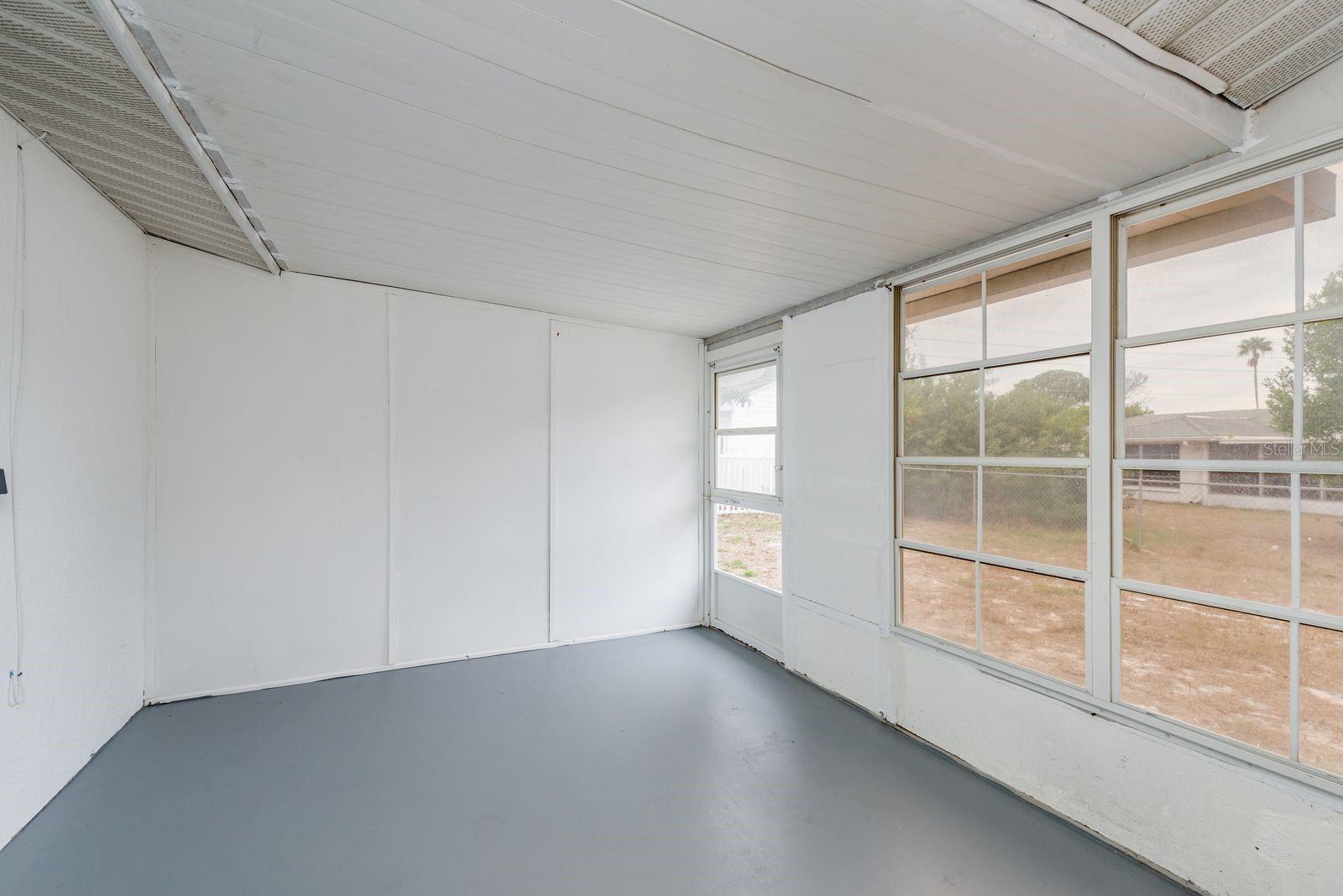 Image 23 of 29 For 10521 Oak Hill Drive