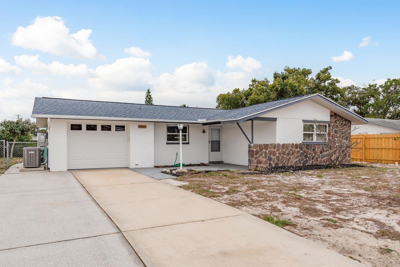 Image 3 of 29 For 10521 Oak Hill Drive