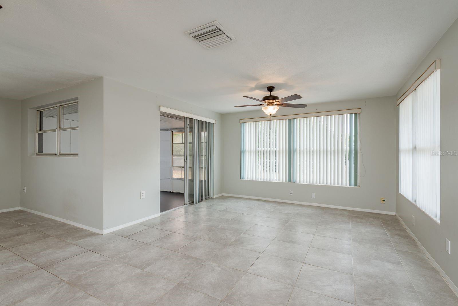 Image 7 of 29 For 10521 Oak Hill Drive