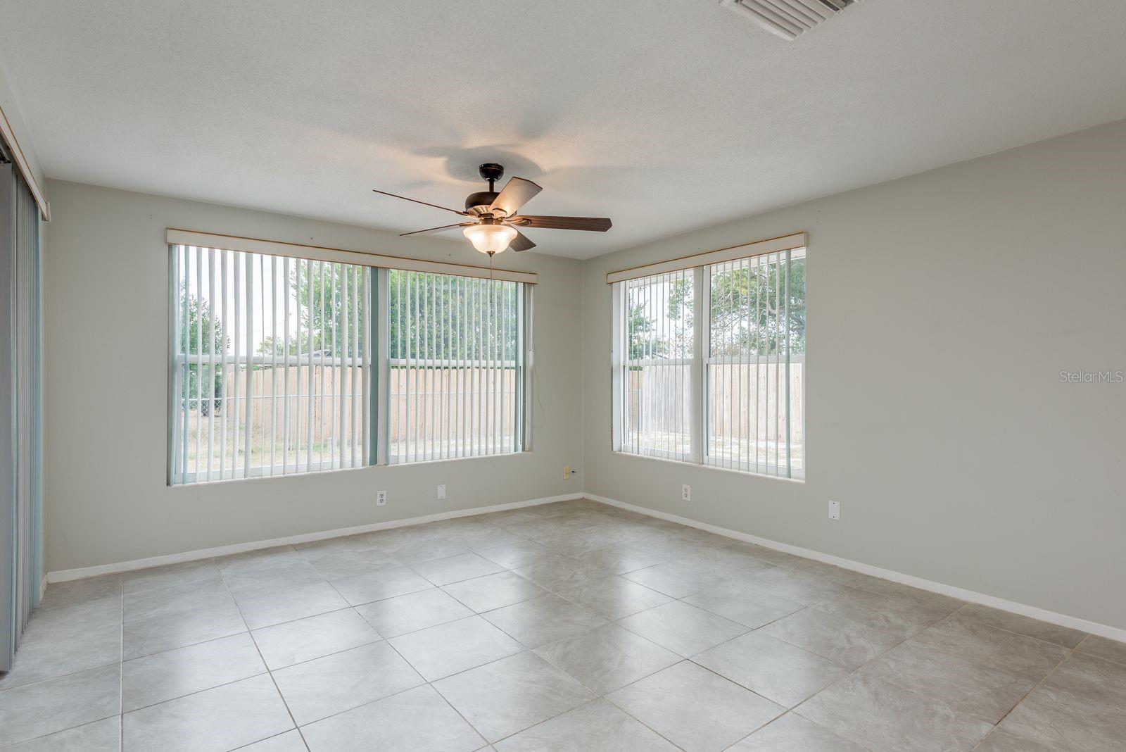 Image 8 of 29 For 10521 Oak Hill Drive