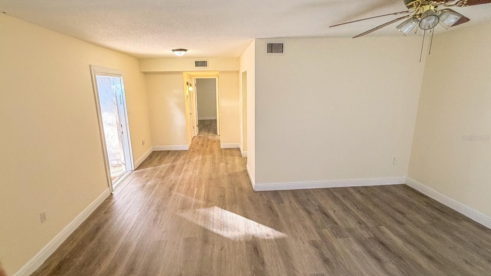 Image 11 of 12 For 175 Picardy Villa Circle 202