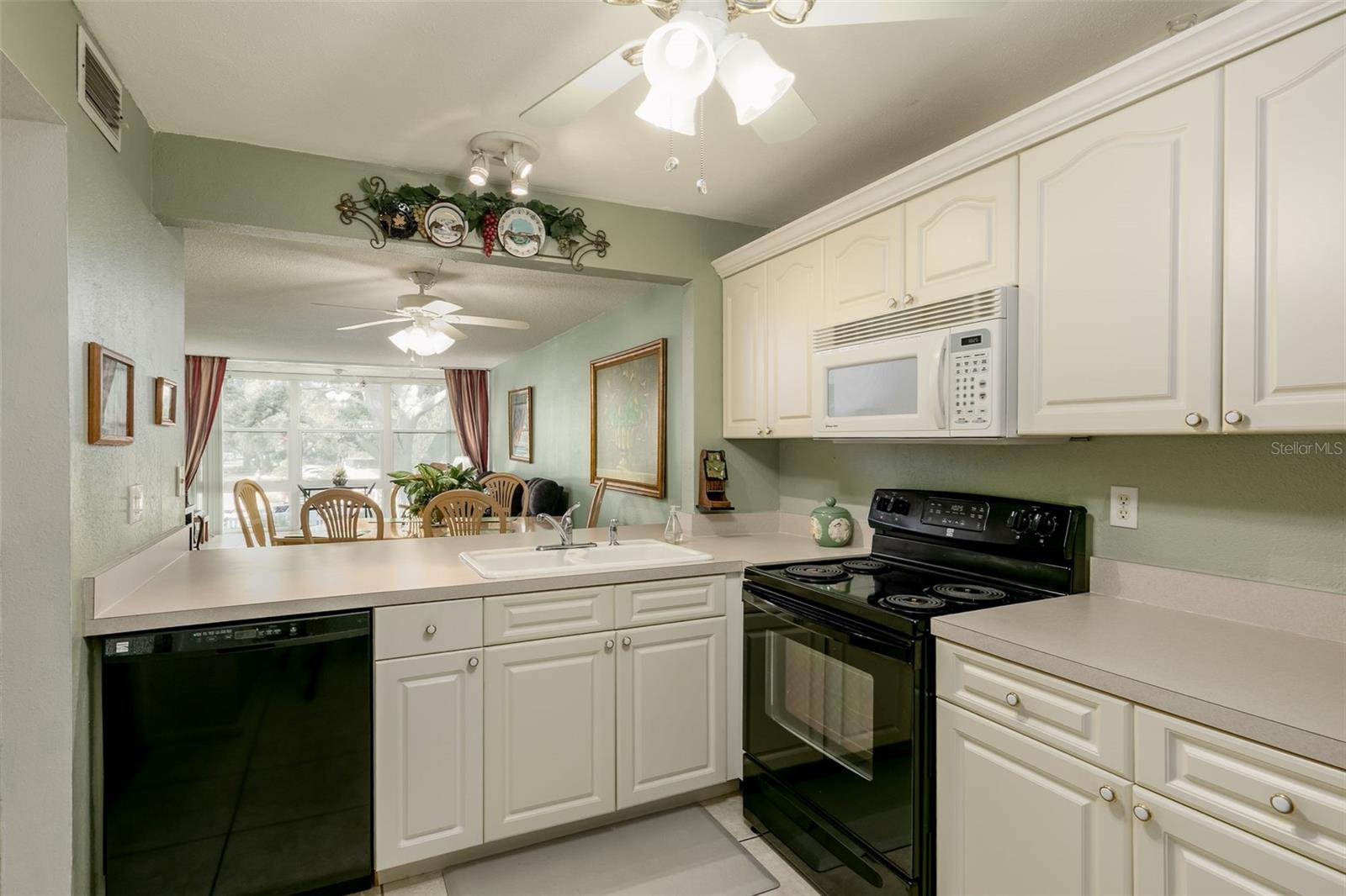 Image 15 of 46 For 14130 Rosemary Lane 1201