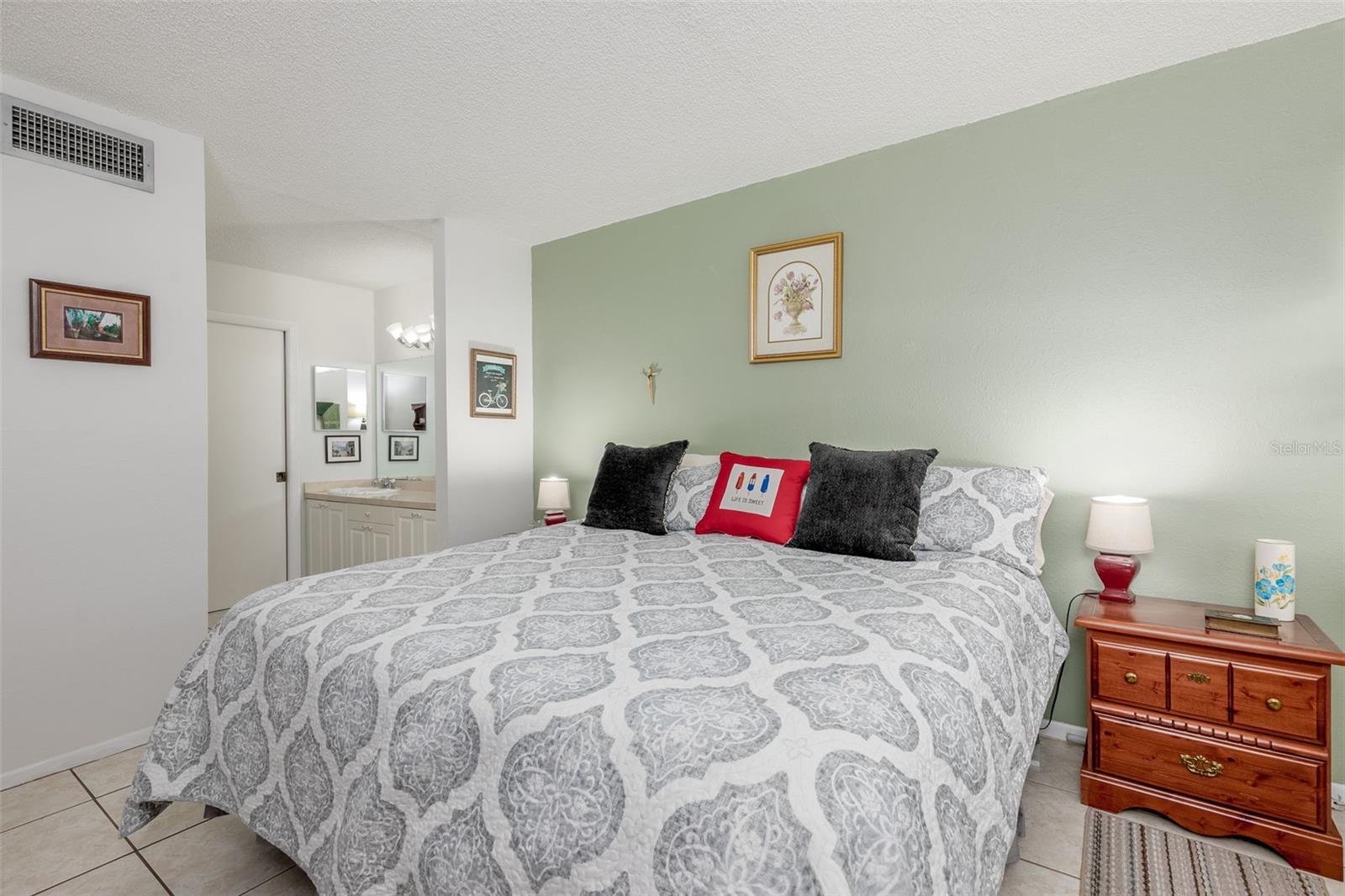 Image 19 of 46 For 14130 Rosemary Lane 1201