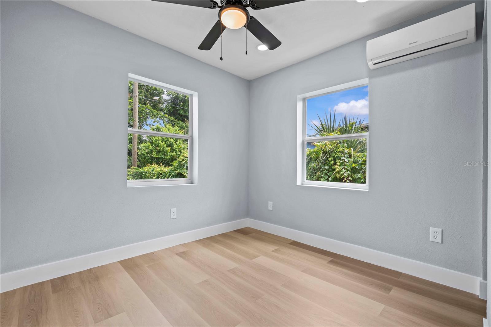 Image 12 of 37 For 2465 16th Avenue S