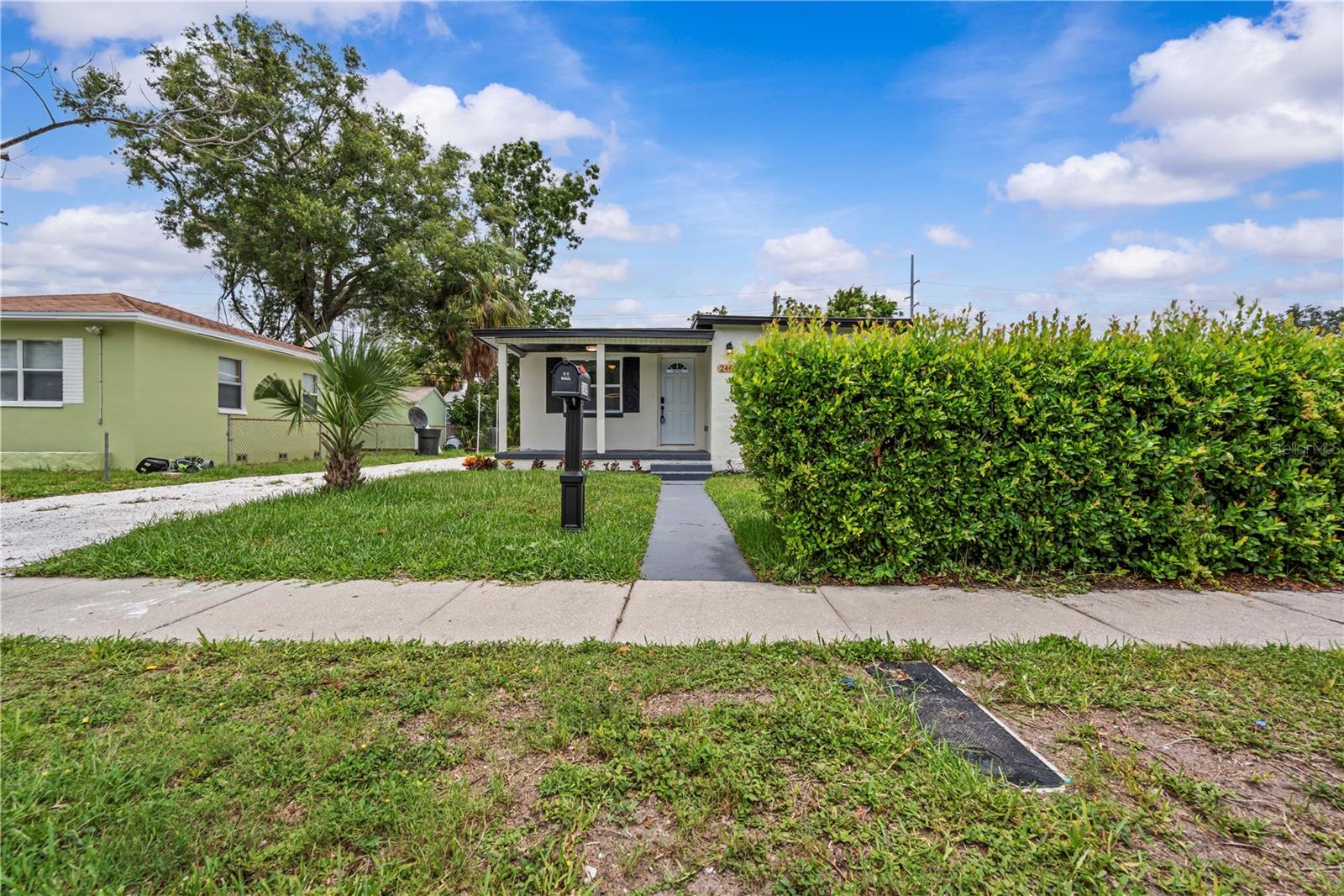 Image 25 of 37 For 2465 16th Avenue S