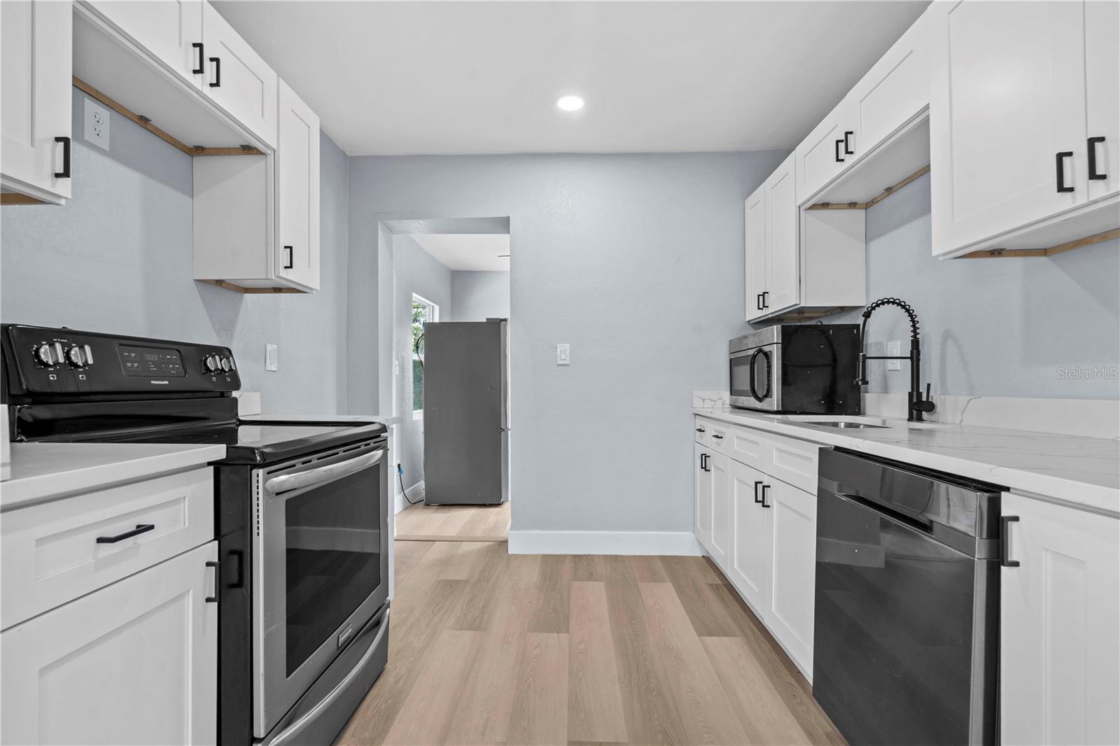 Image 5 of 37 For 2465 16th Avenue S