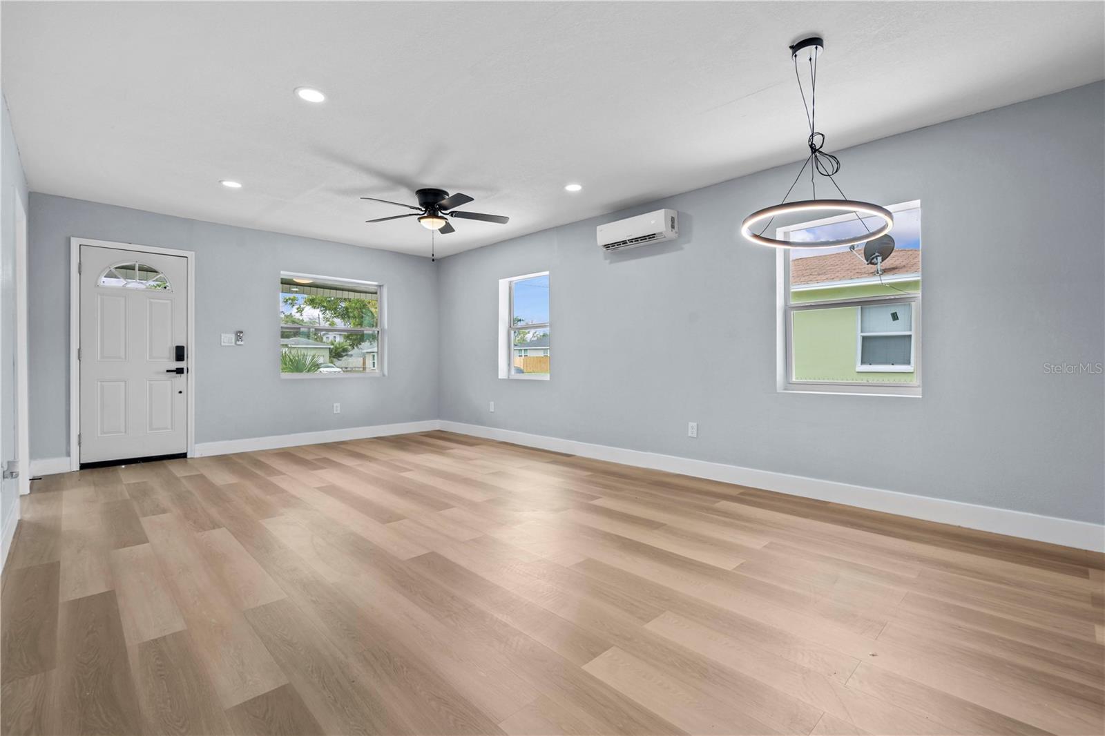 Image 8 of 37 For 2465 16th Avenue S